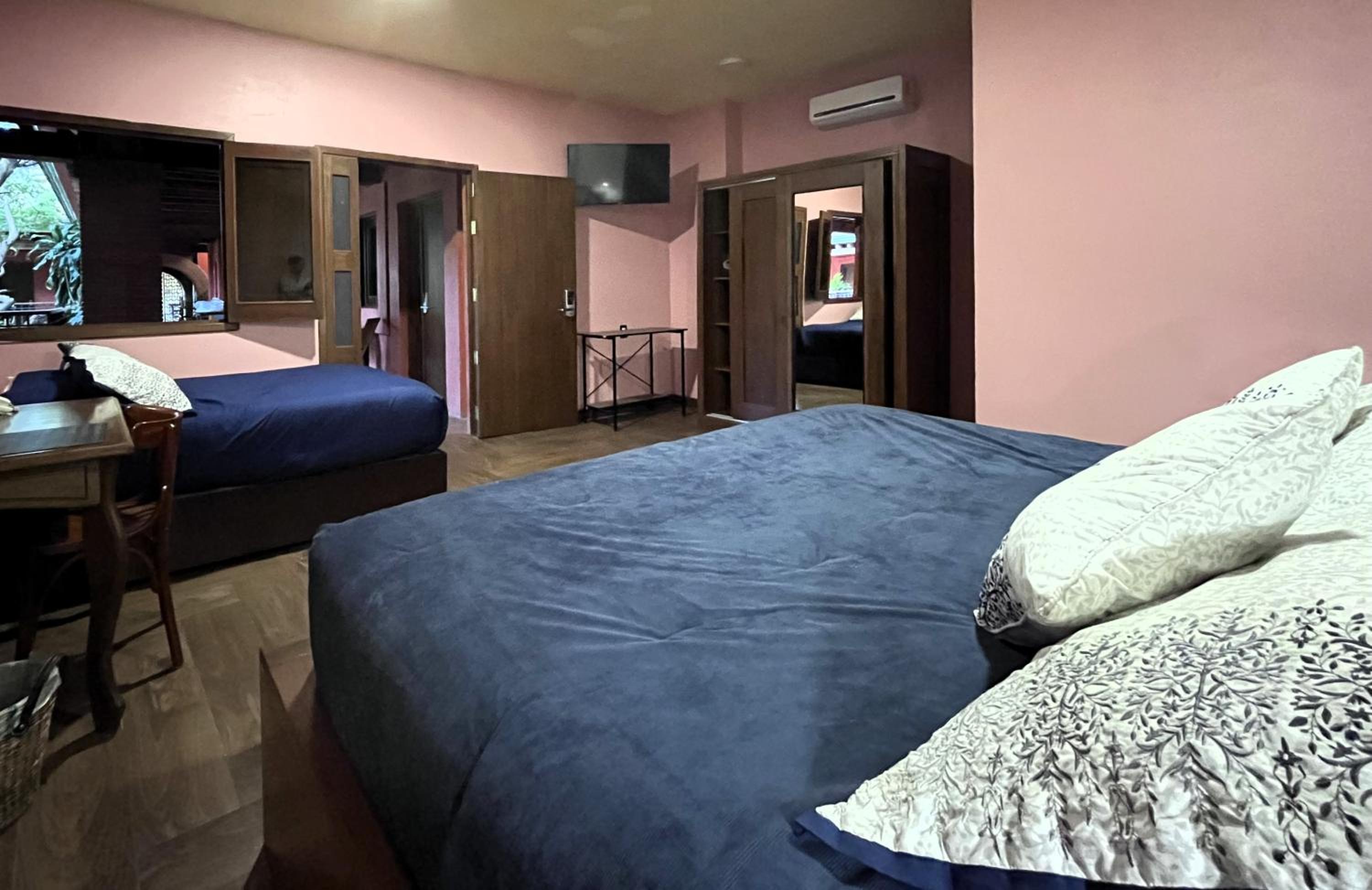 Superior Double Room with Two Beds - Photo 4