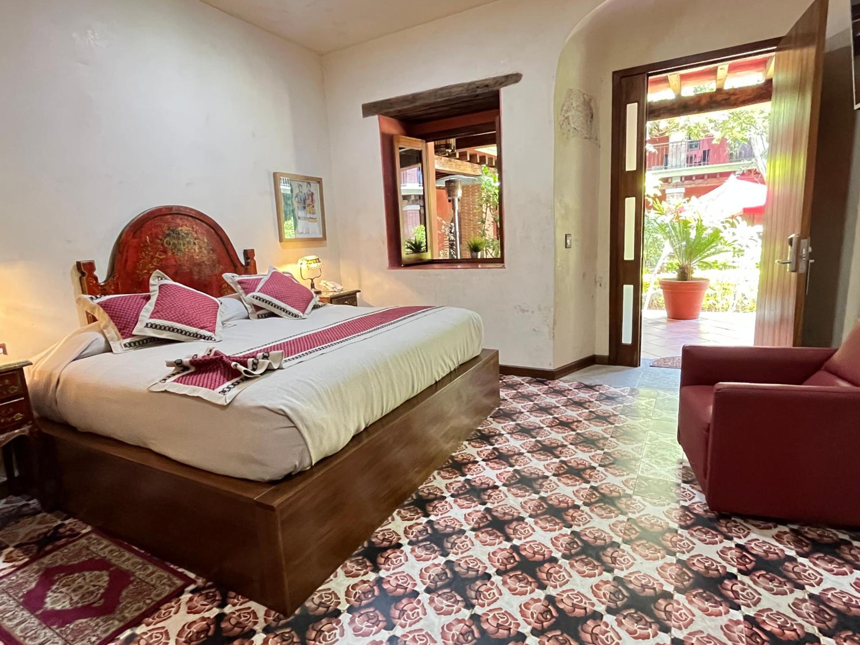 Superior King Suite - Photo 1