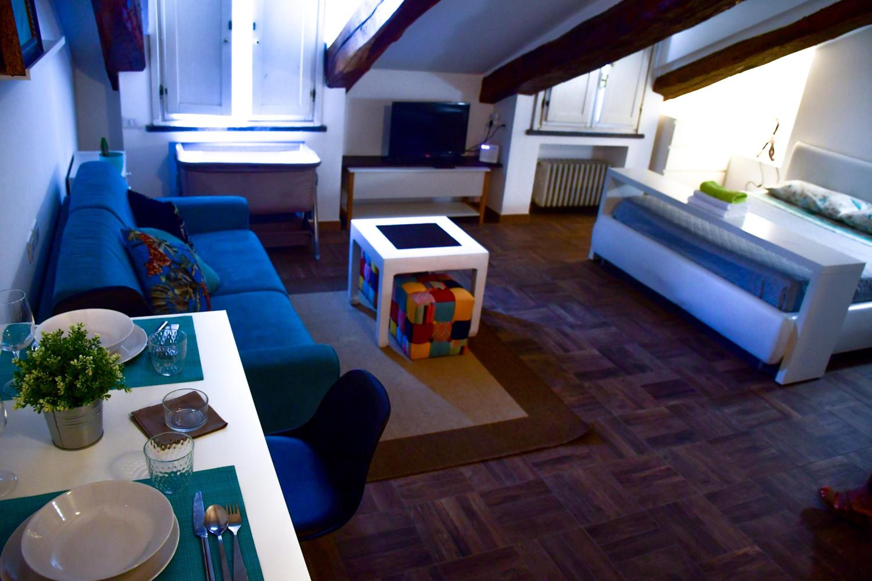 One-Bedroom Apartment - Photo 2