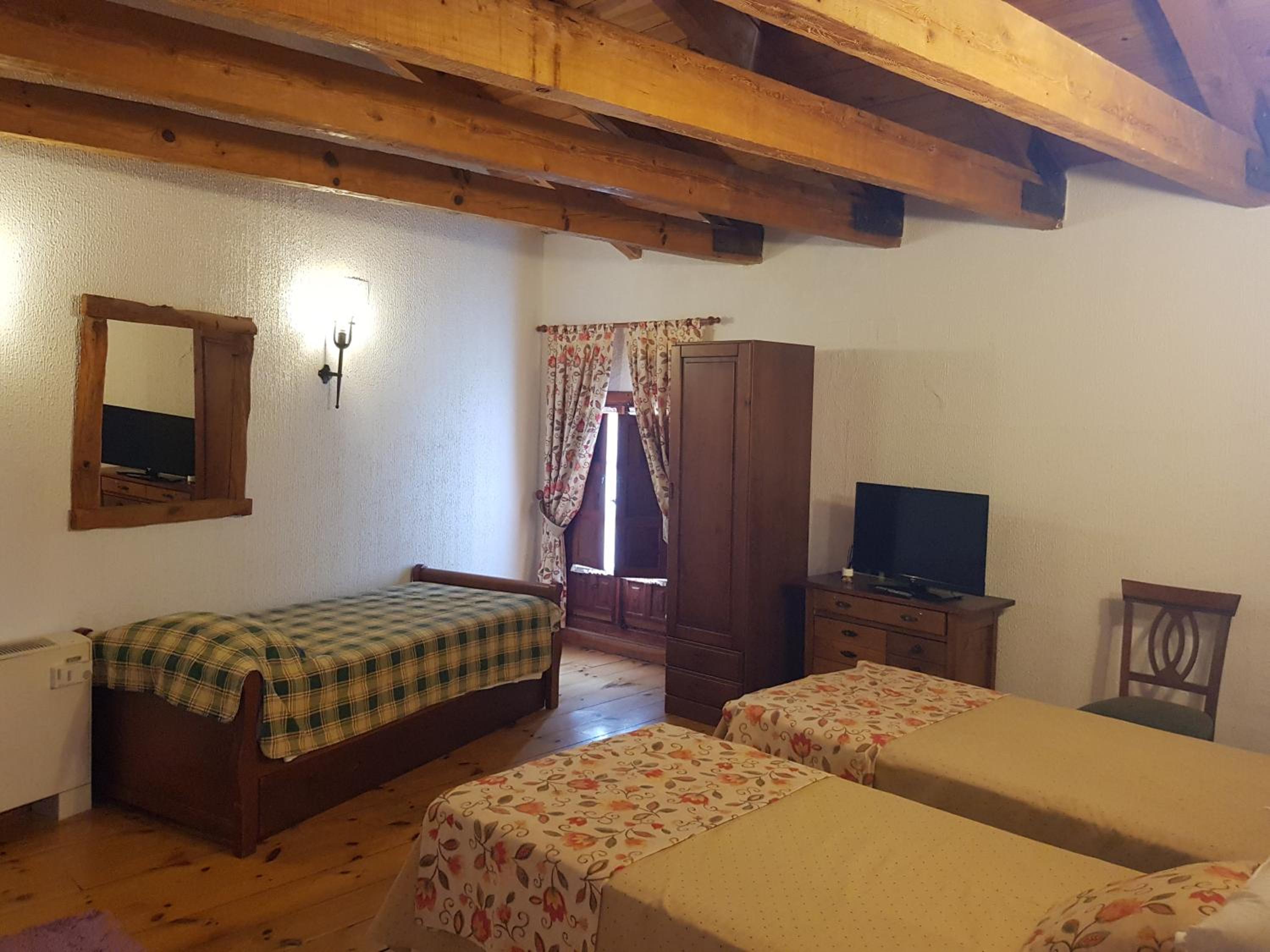 Basic Triple Room photo 3