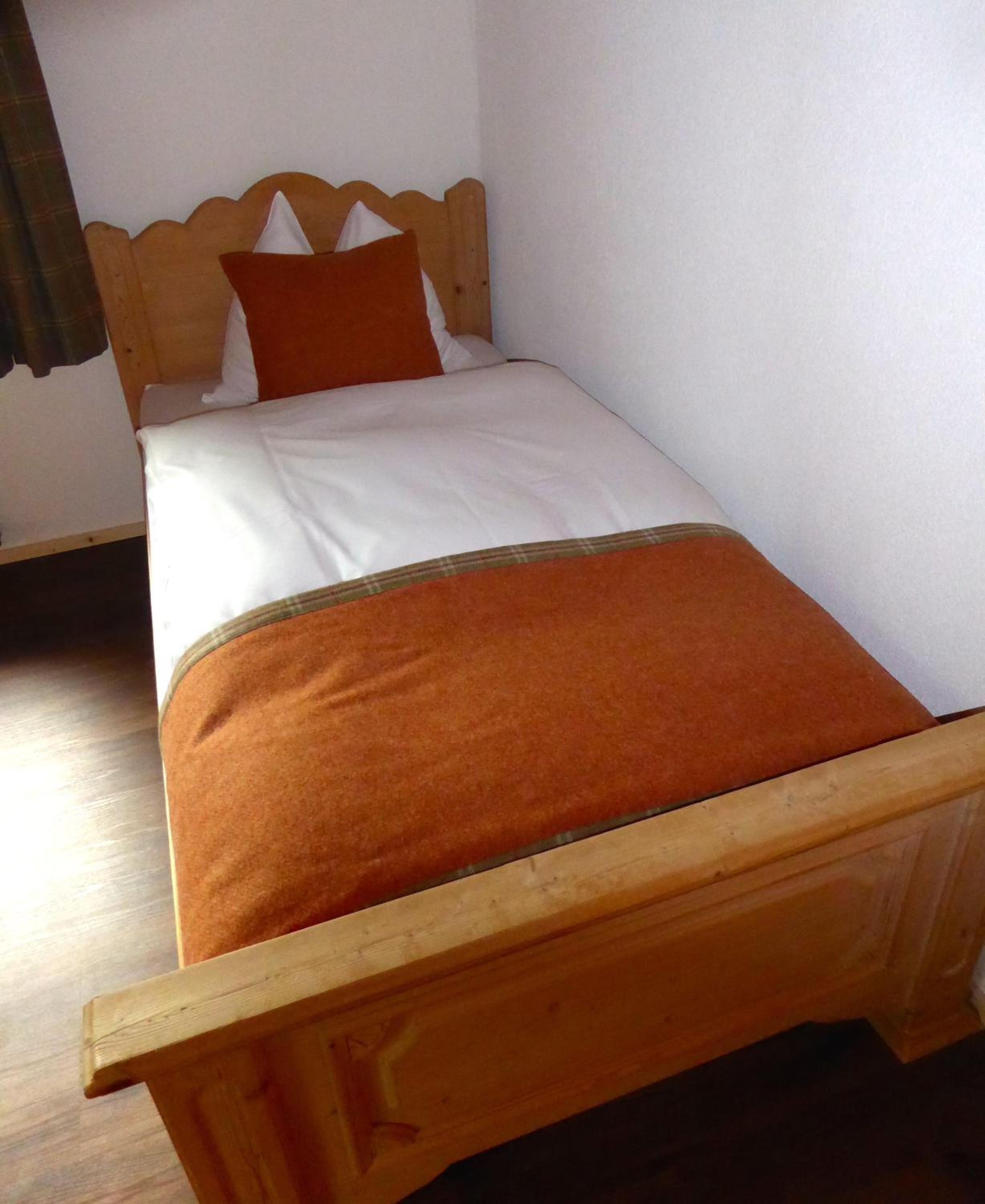 Single Room with Shared Bathroom photo 1