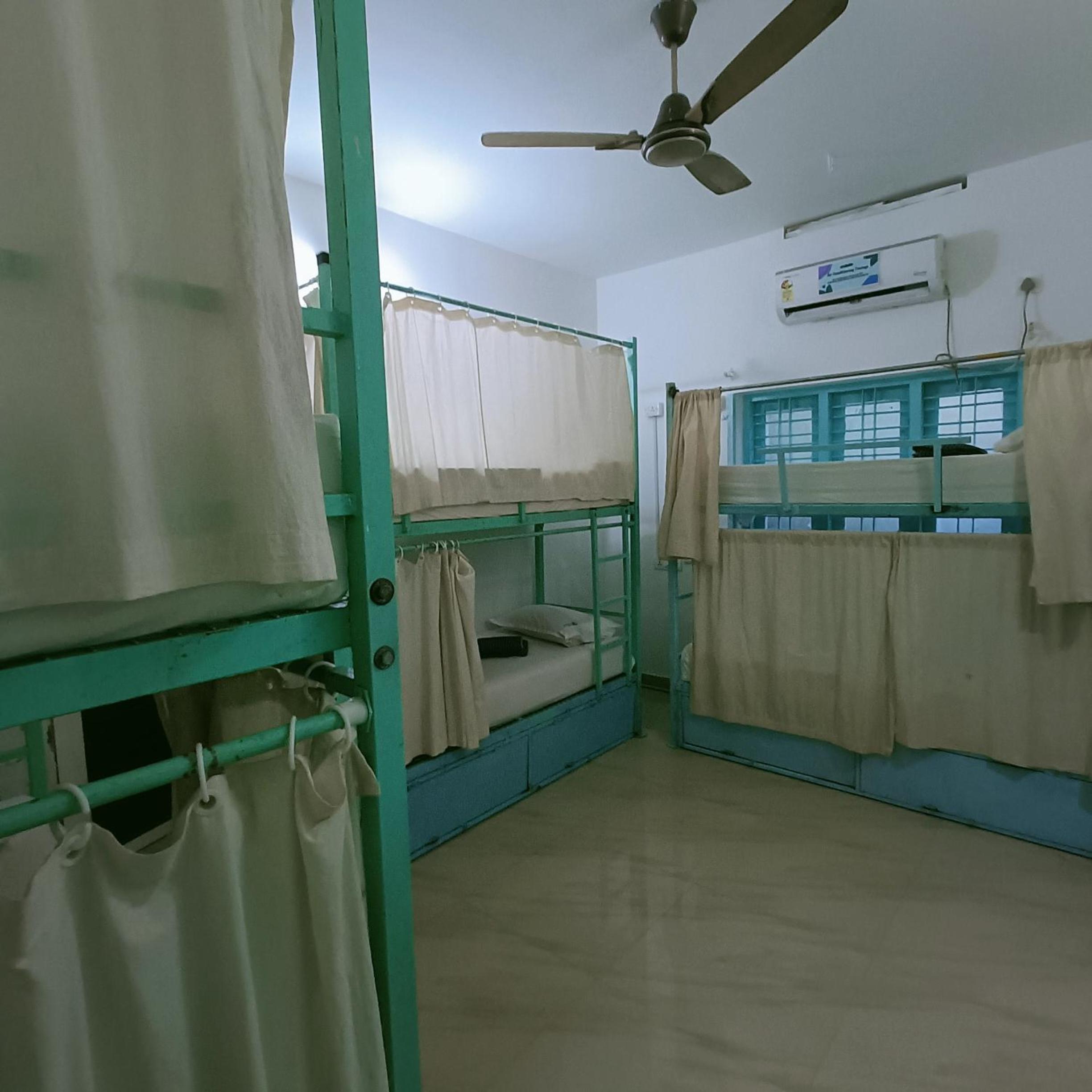 Bed in 6-Bed Mixed Dormitory Room photo 2