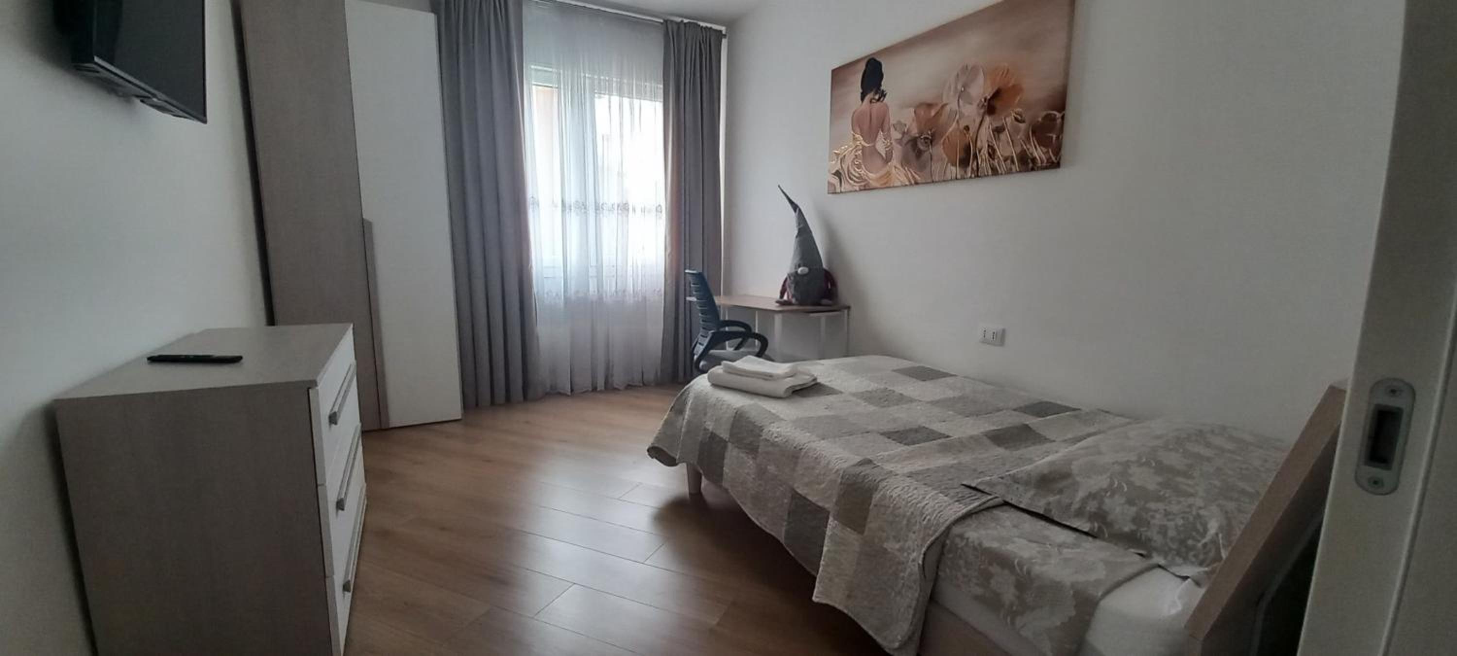 Three-Bedroom Apartment - Photo 6