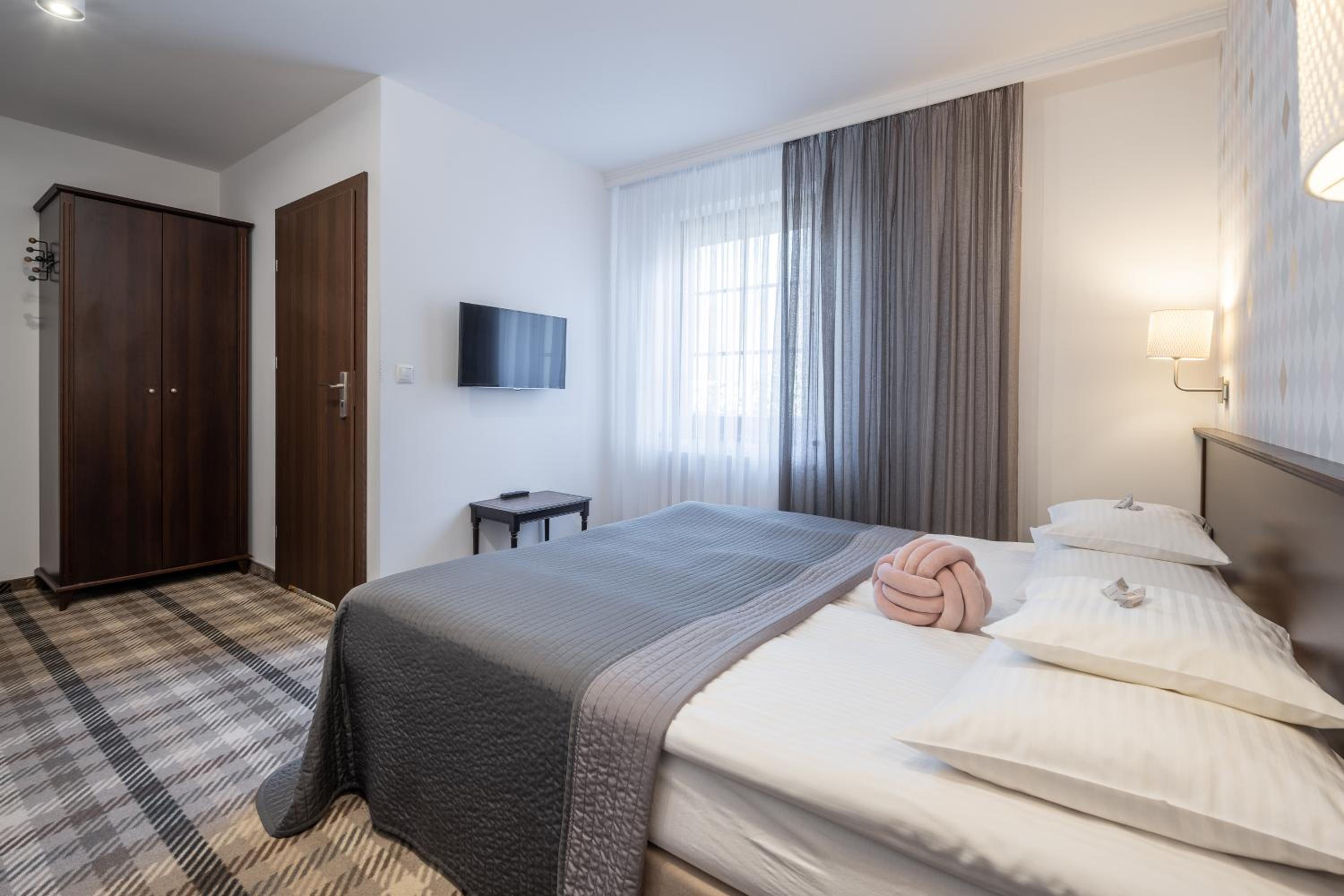 Standard Double or Twin Room - Photo 3