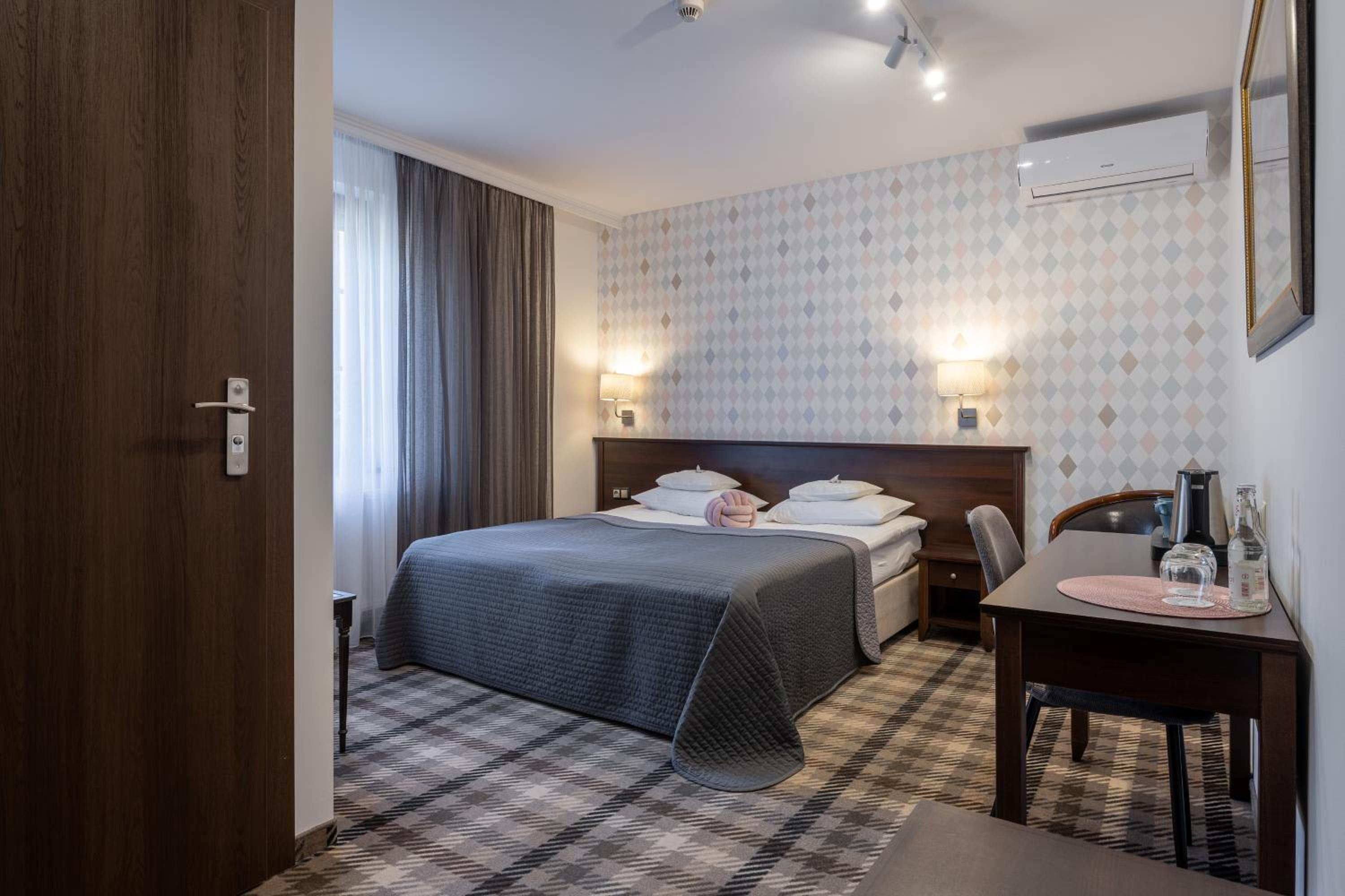 Standard Double or Twin Room - Photo 1