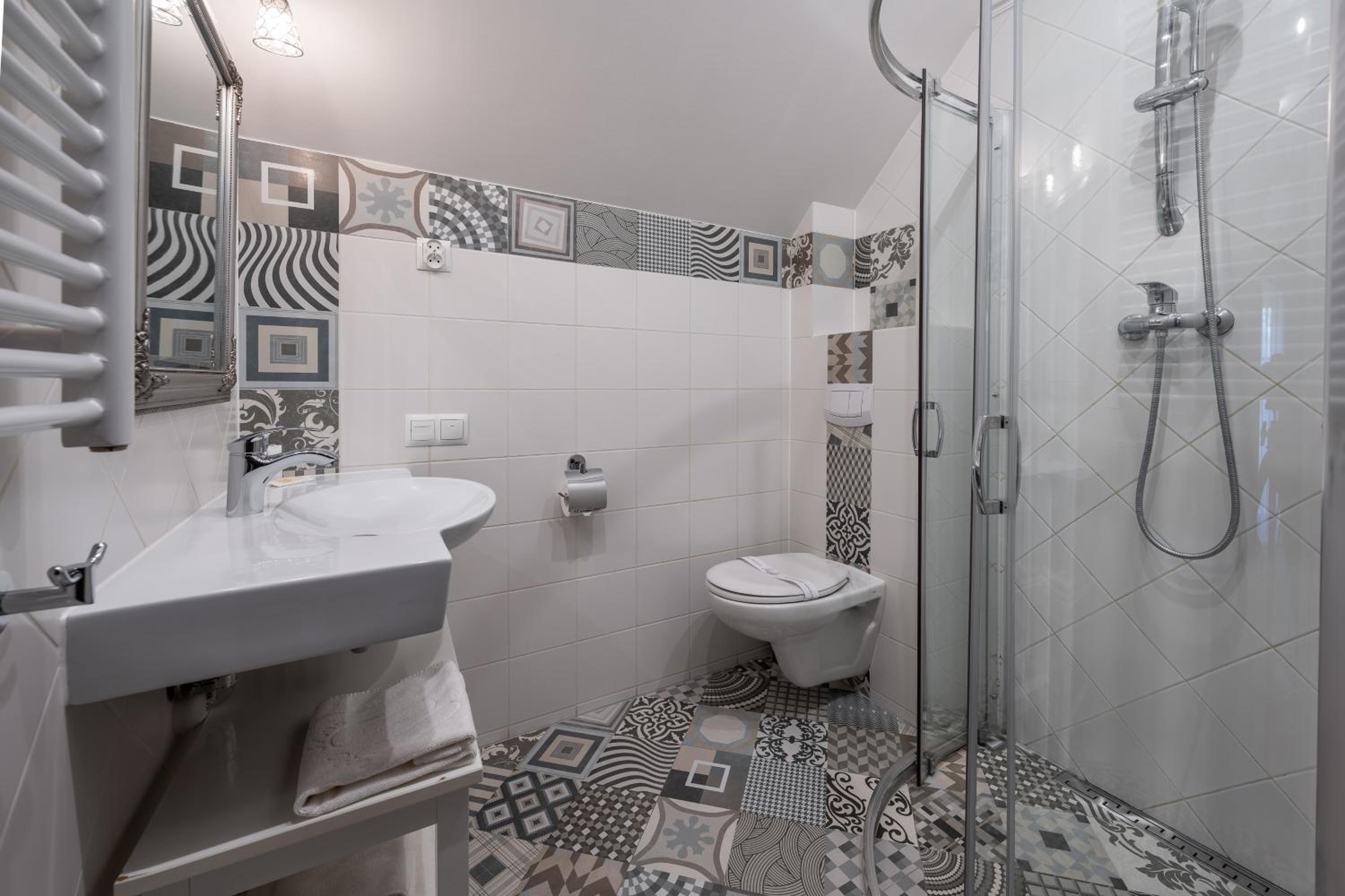 Double or Twin Room with Balcony - Photo 4