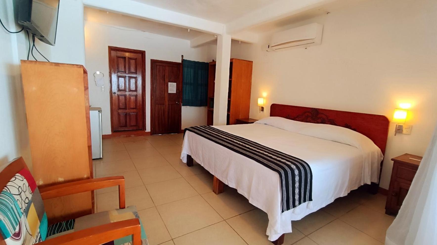 Deluxe Double Room with Balcony and Sea View photo 2