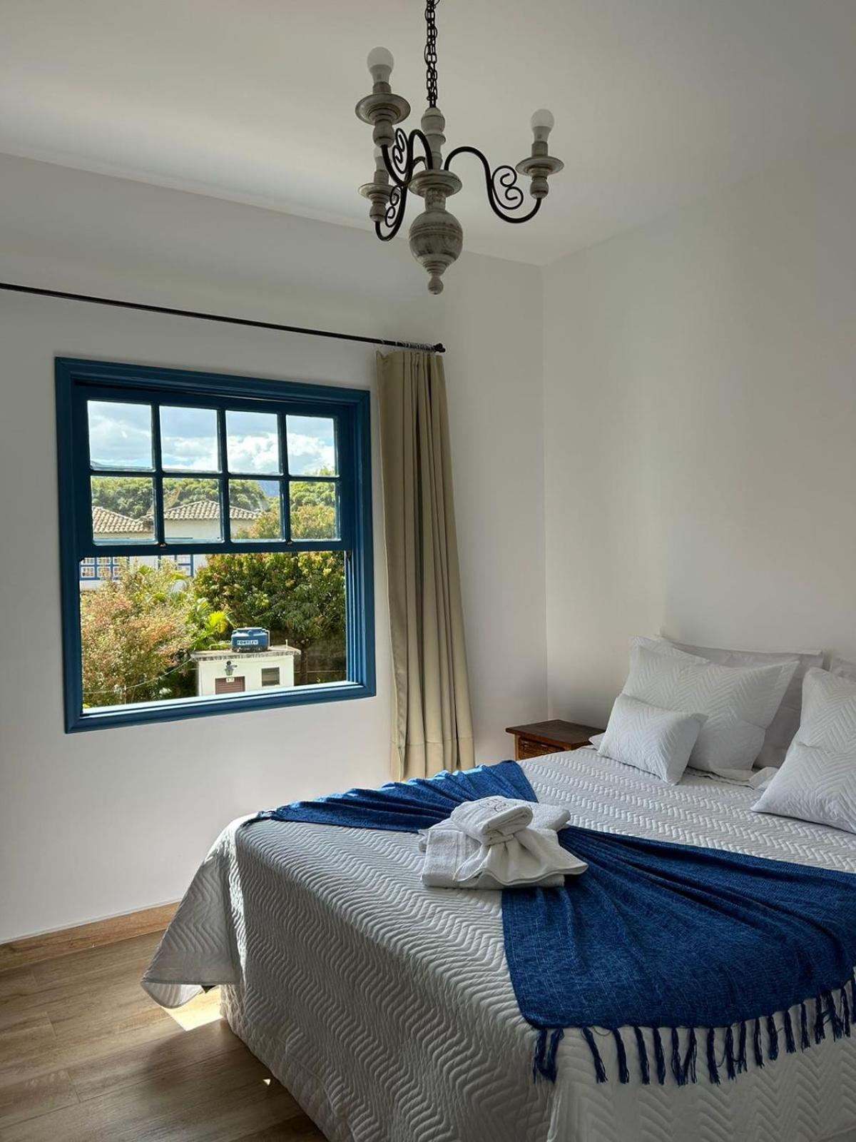 Queen Room photo 2