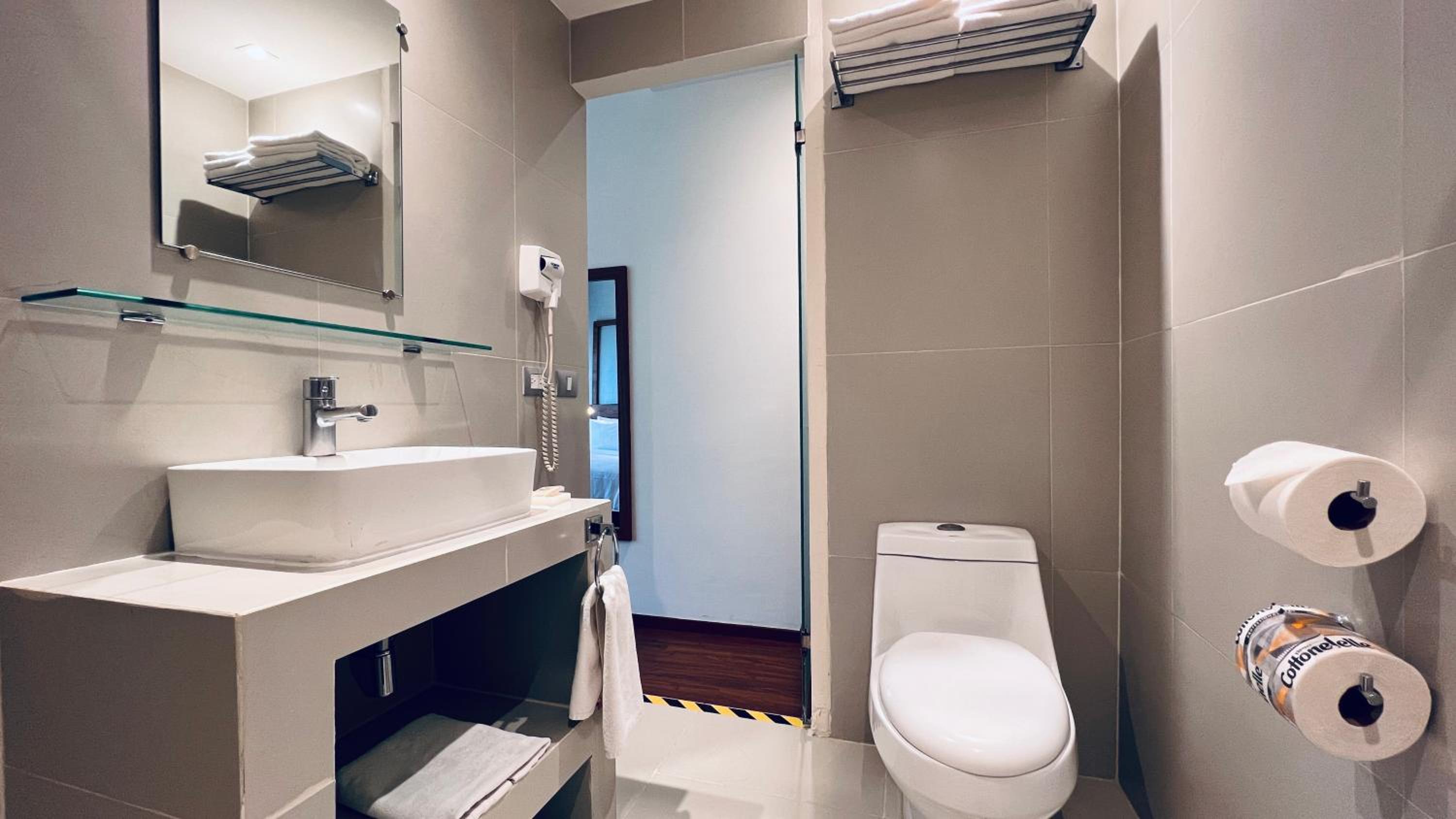 Standard Double Room - Photo 7