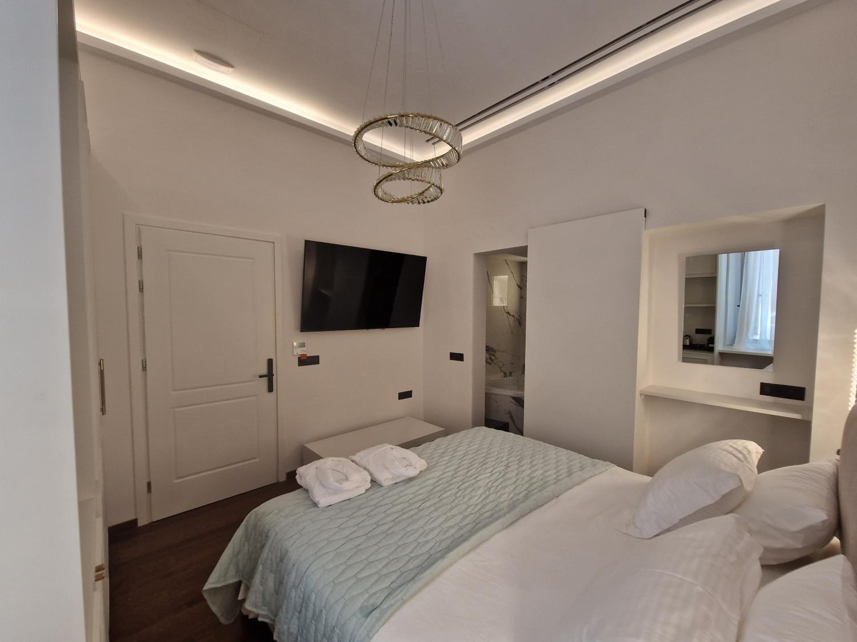 King Suite with Spa Bath photo 1
