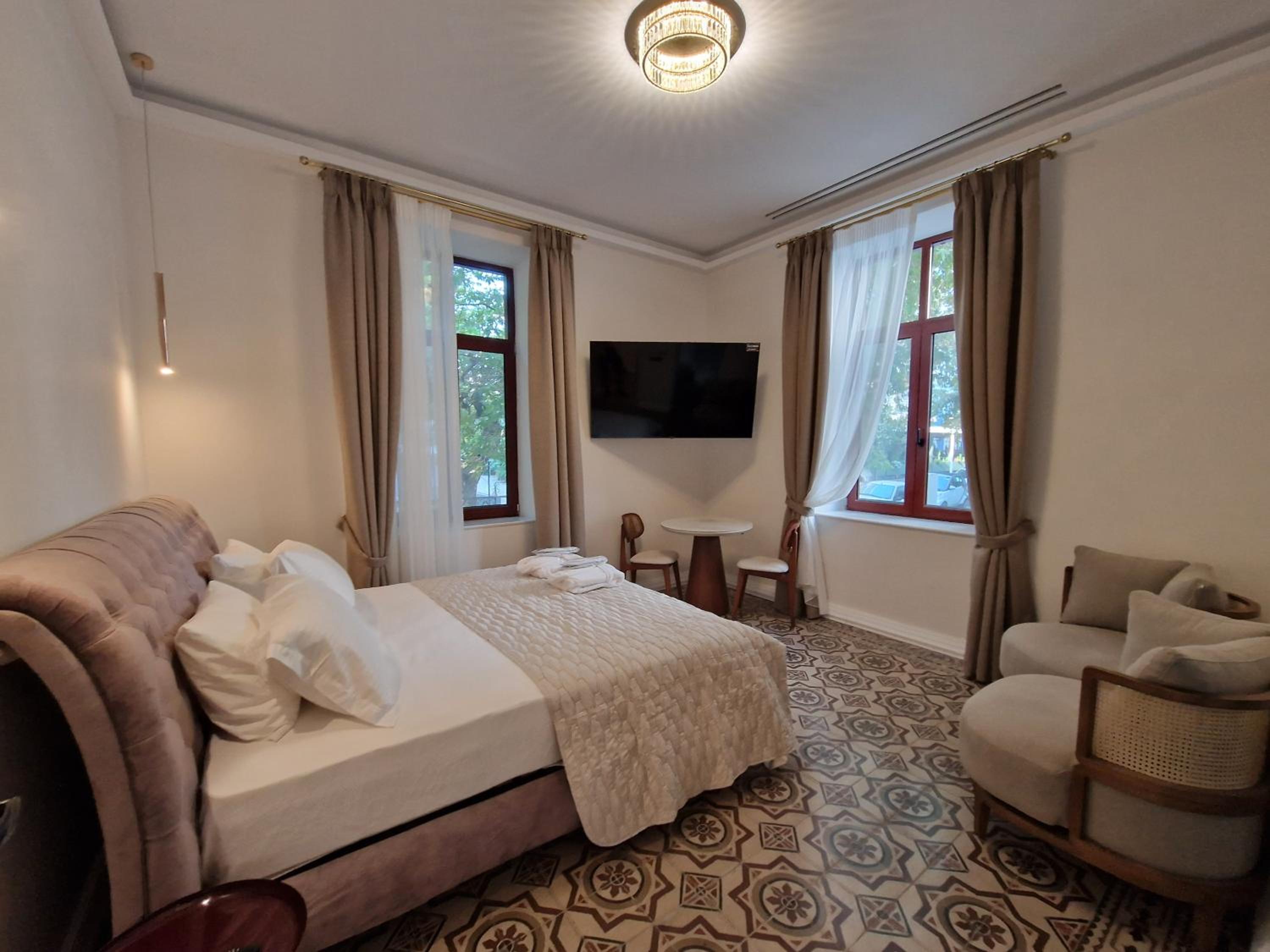 Deluxe Suite with Spa Bath photo 1