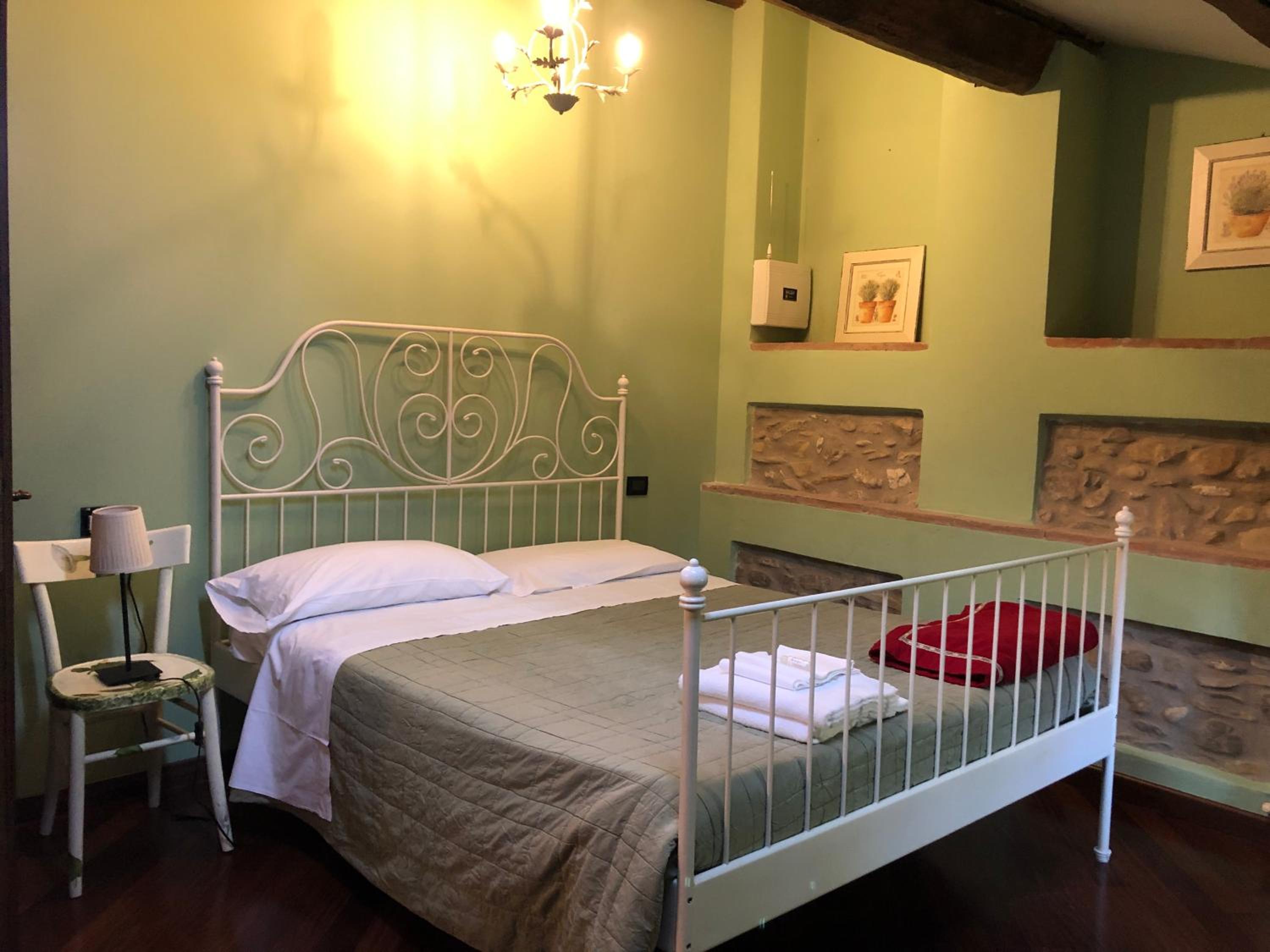 Large Double or Twin Room photo 1
