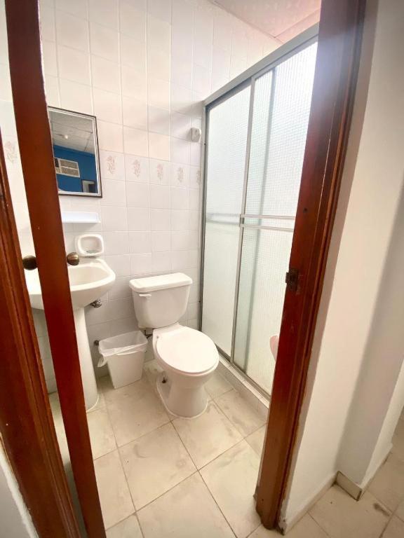 Double Room with Private Bathroom photo 3