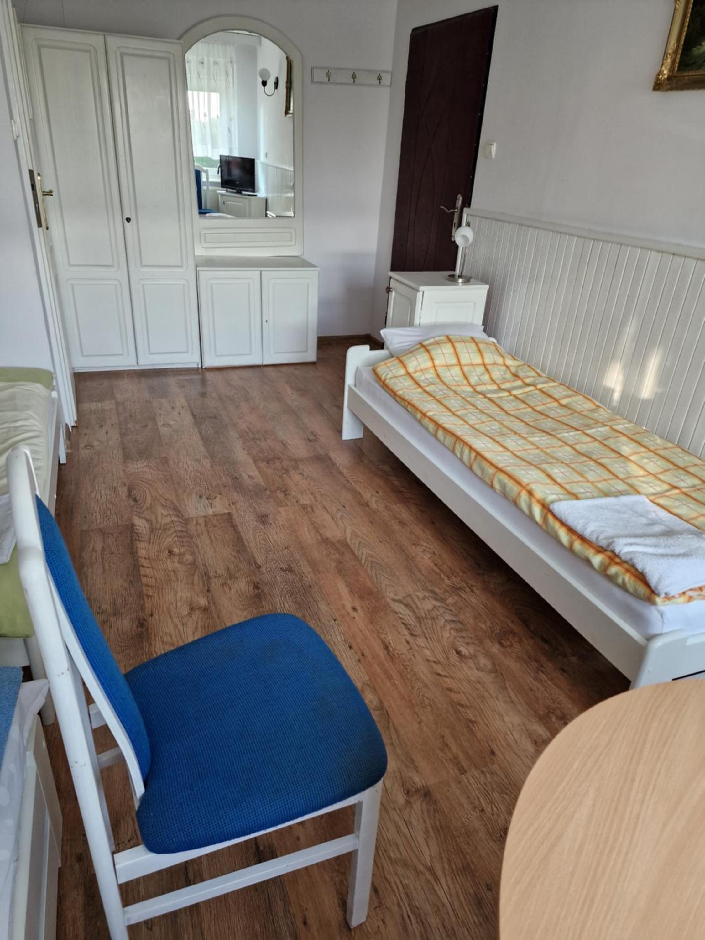 Triple Room - Photo 11