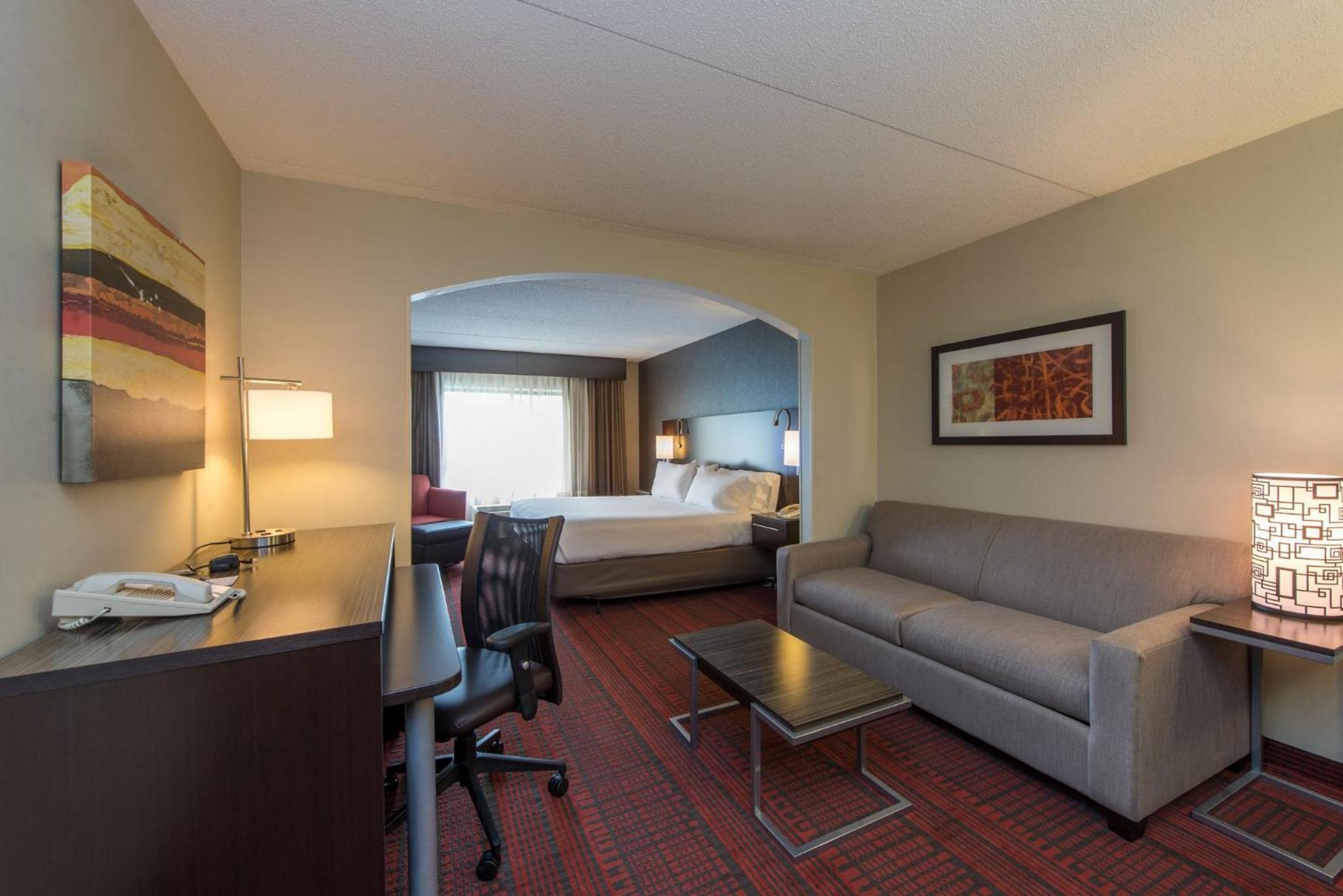 One-Bedroom King Suite - Photo 2