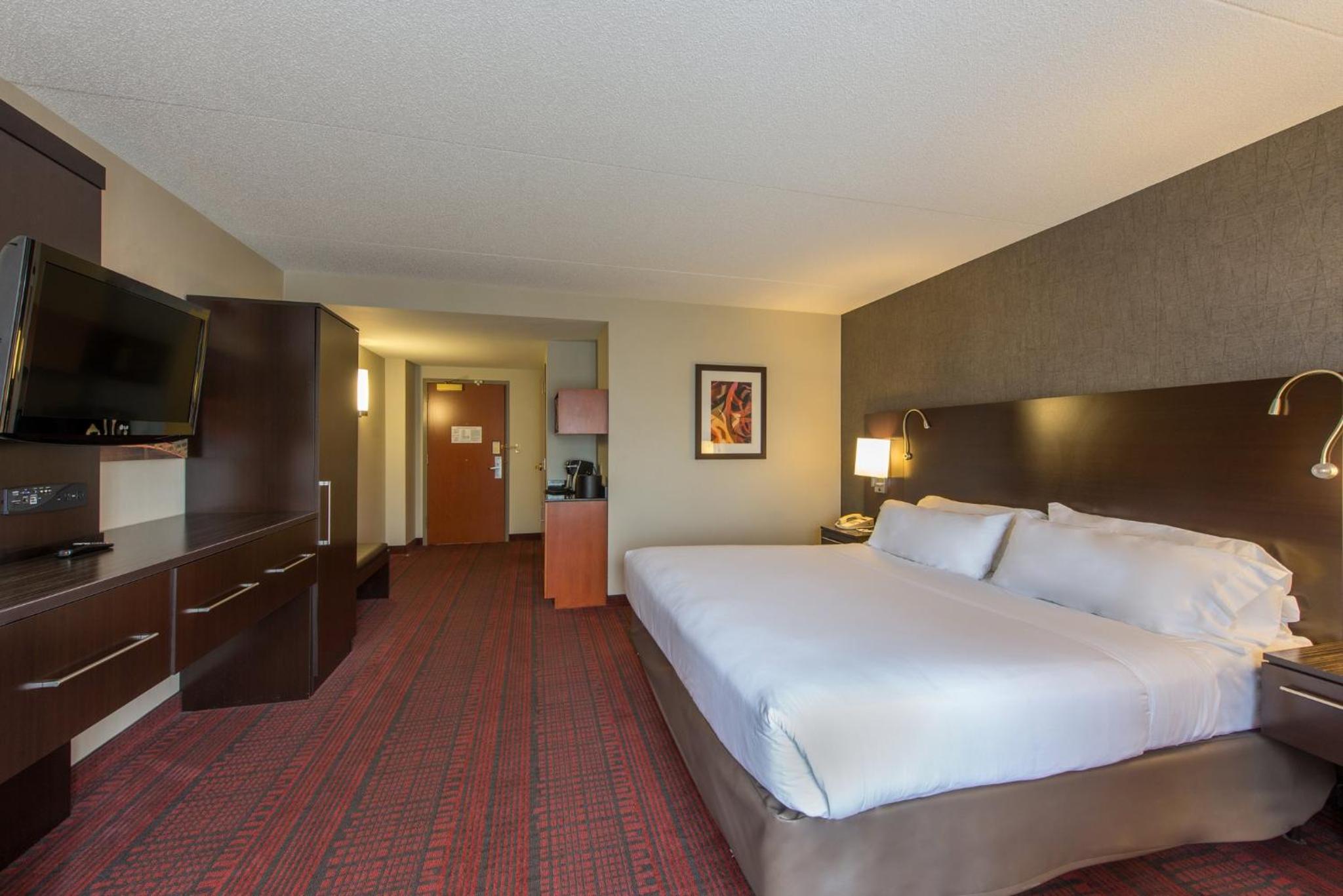 Standard King Room - Photo 4