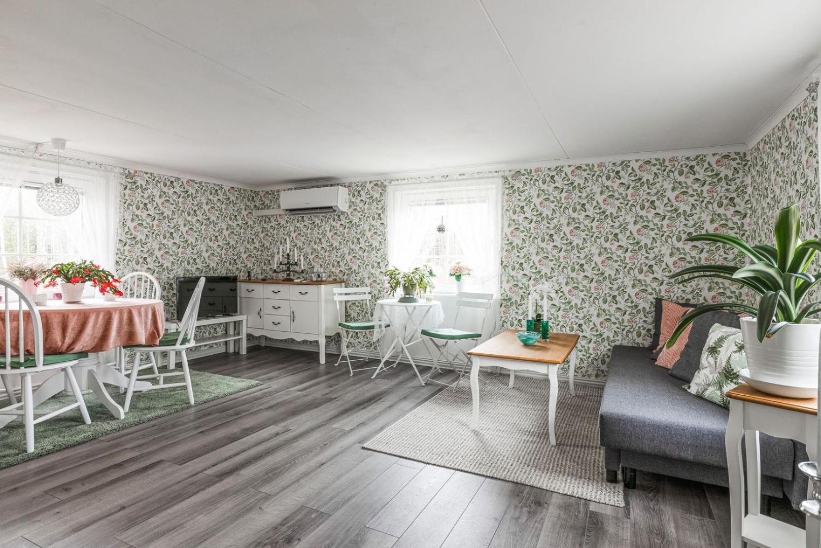 One-Bedroom House photo 1