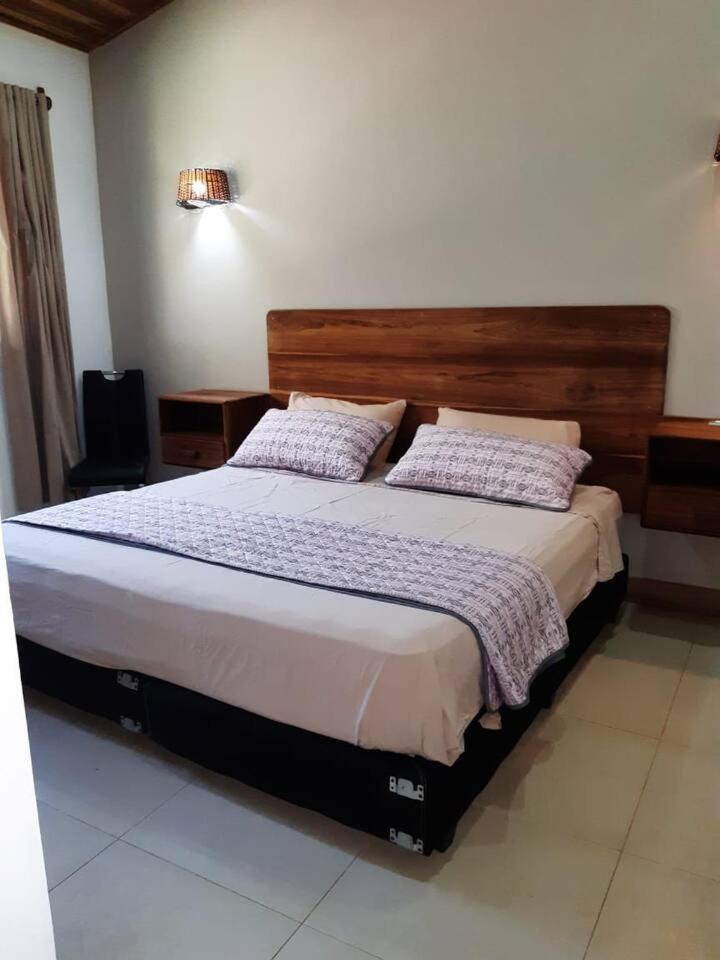 Three-Bedroom House photo 3