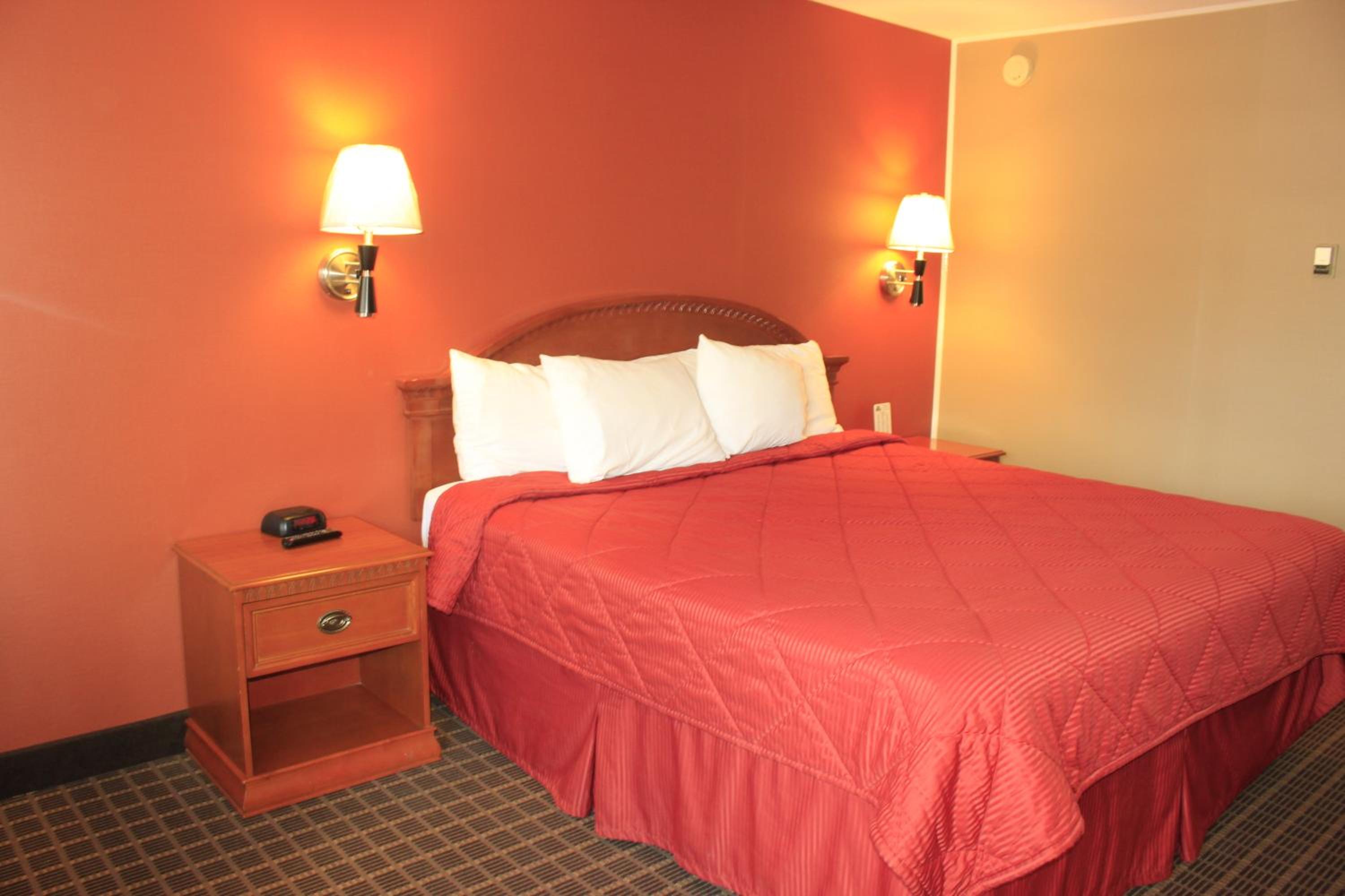Studio Suite with Three Queen Beds - Non-Smoking - Photo 1