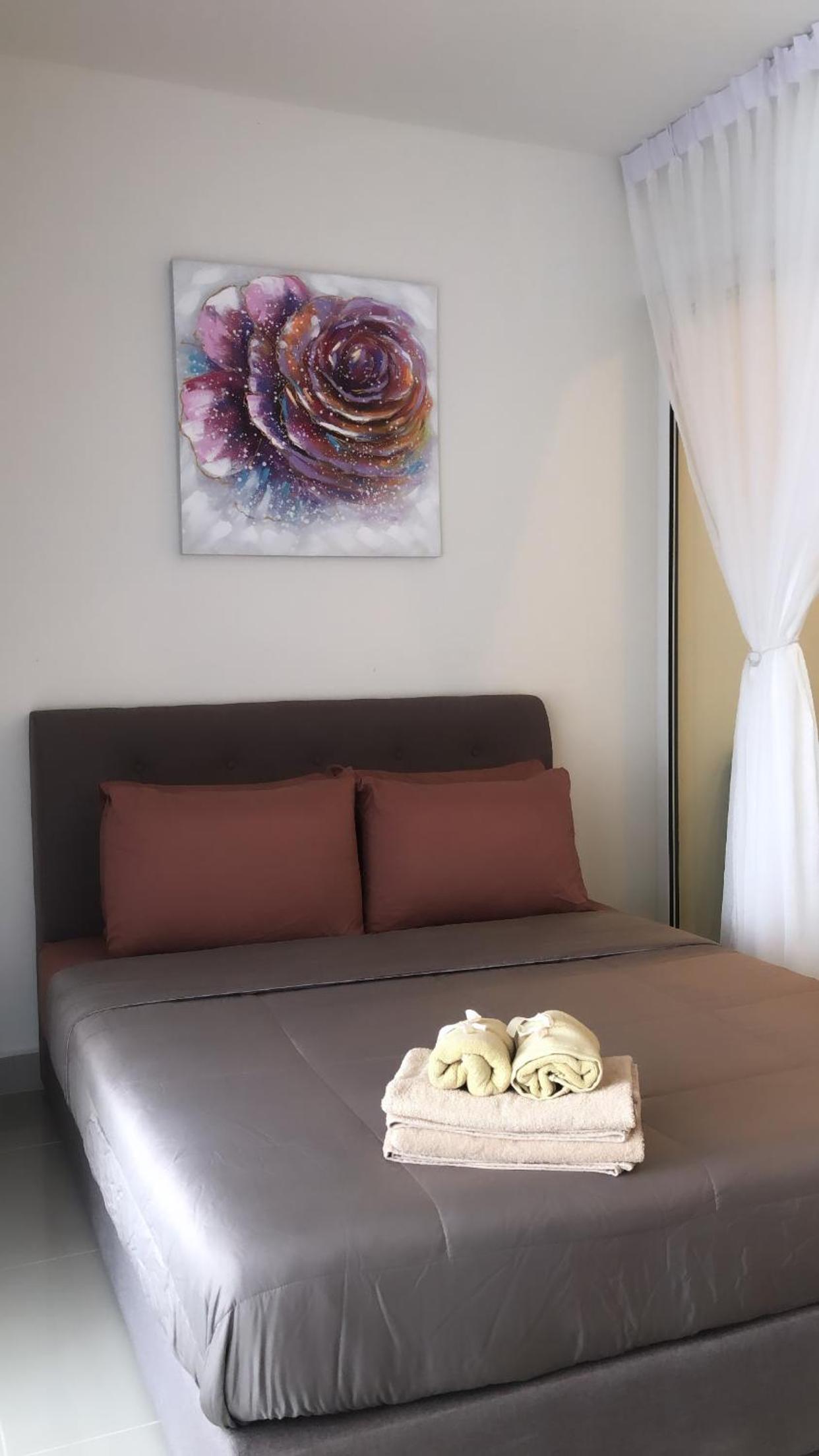 One-Bedroom Apartment photo 3