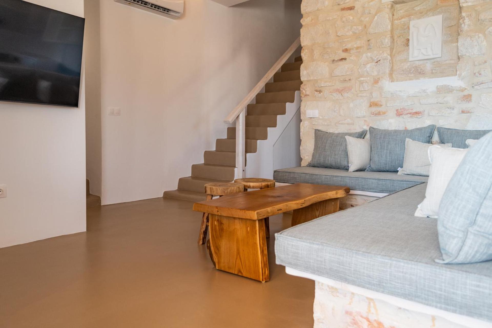 Four-Bedroom Villa with Private Pool (Awe)