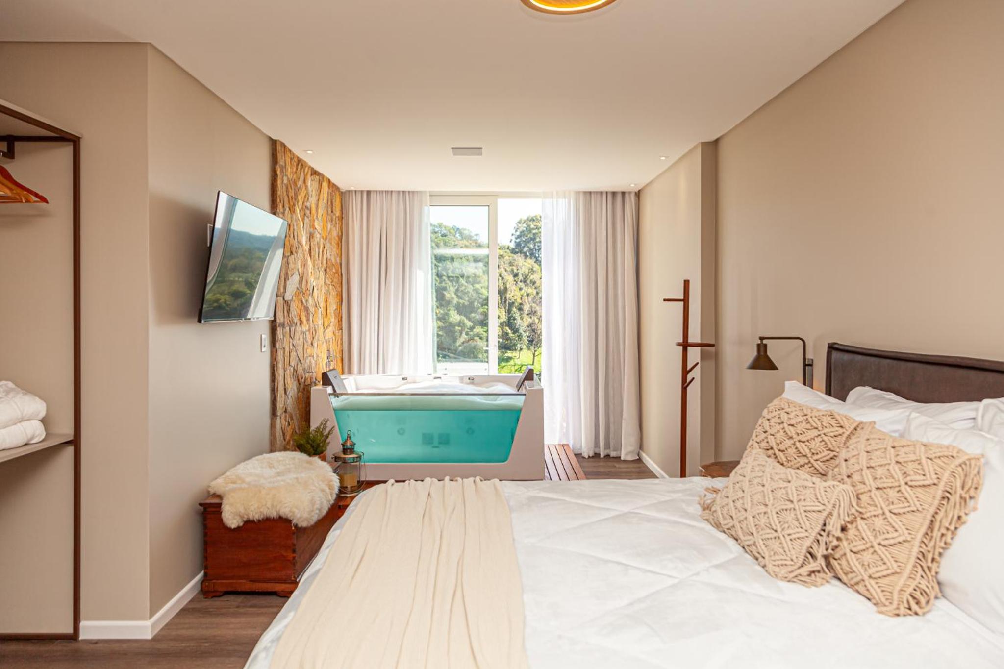 Suite with Hot Tub photo 1