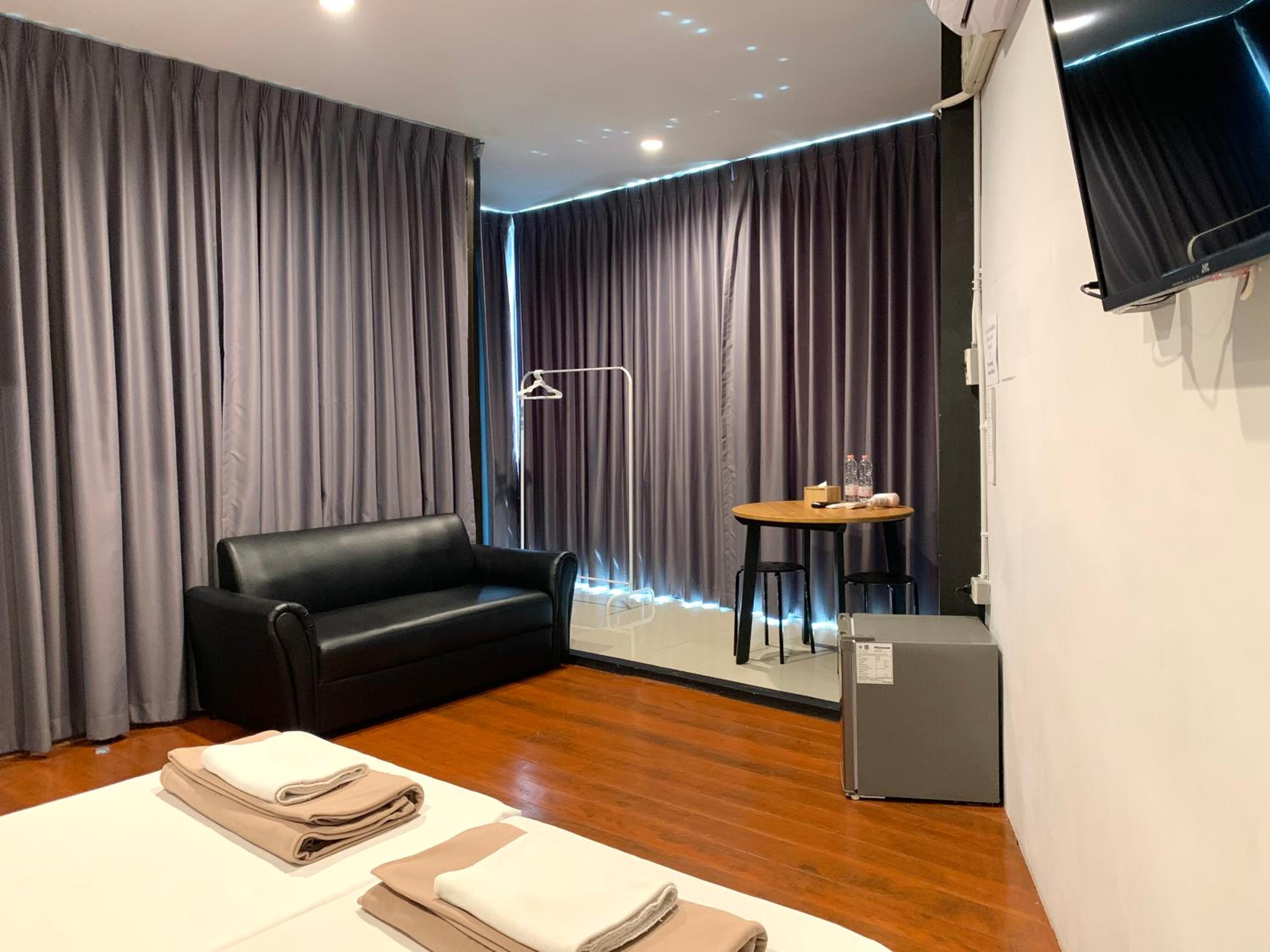 Standard Twin Room with Shared Bathroom photo 1