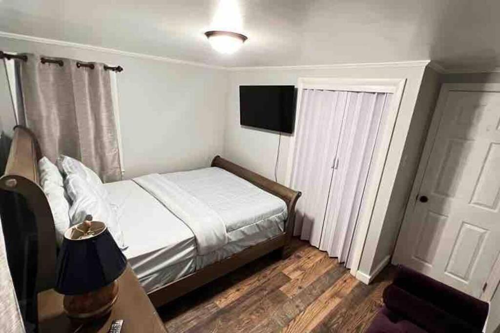 Three-Bedroom Apartment With Lake View photo 1