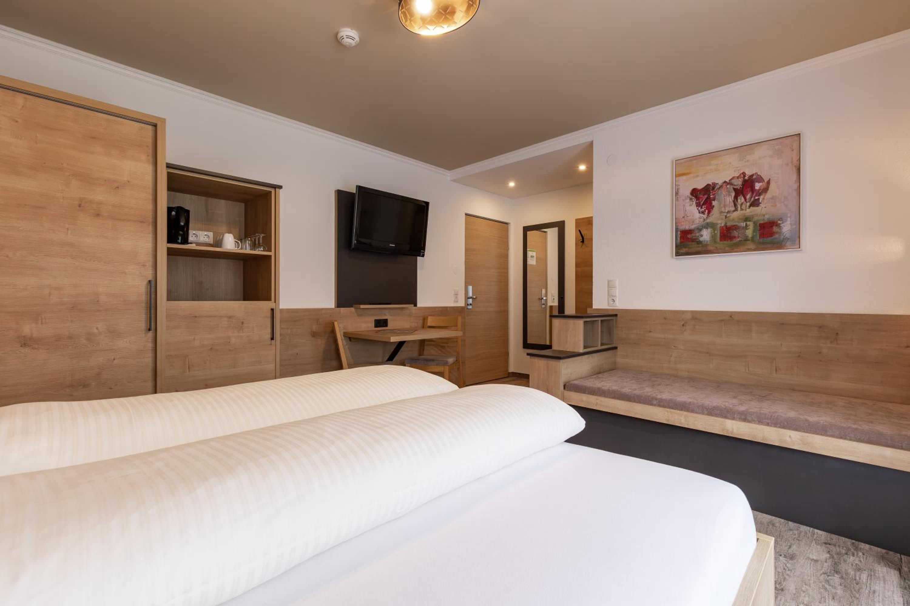 Budget Double Room photo 3