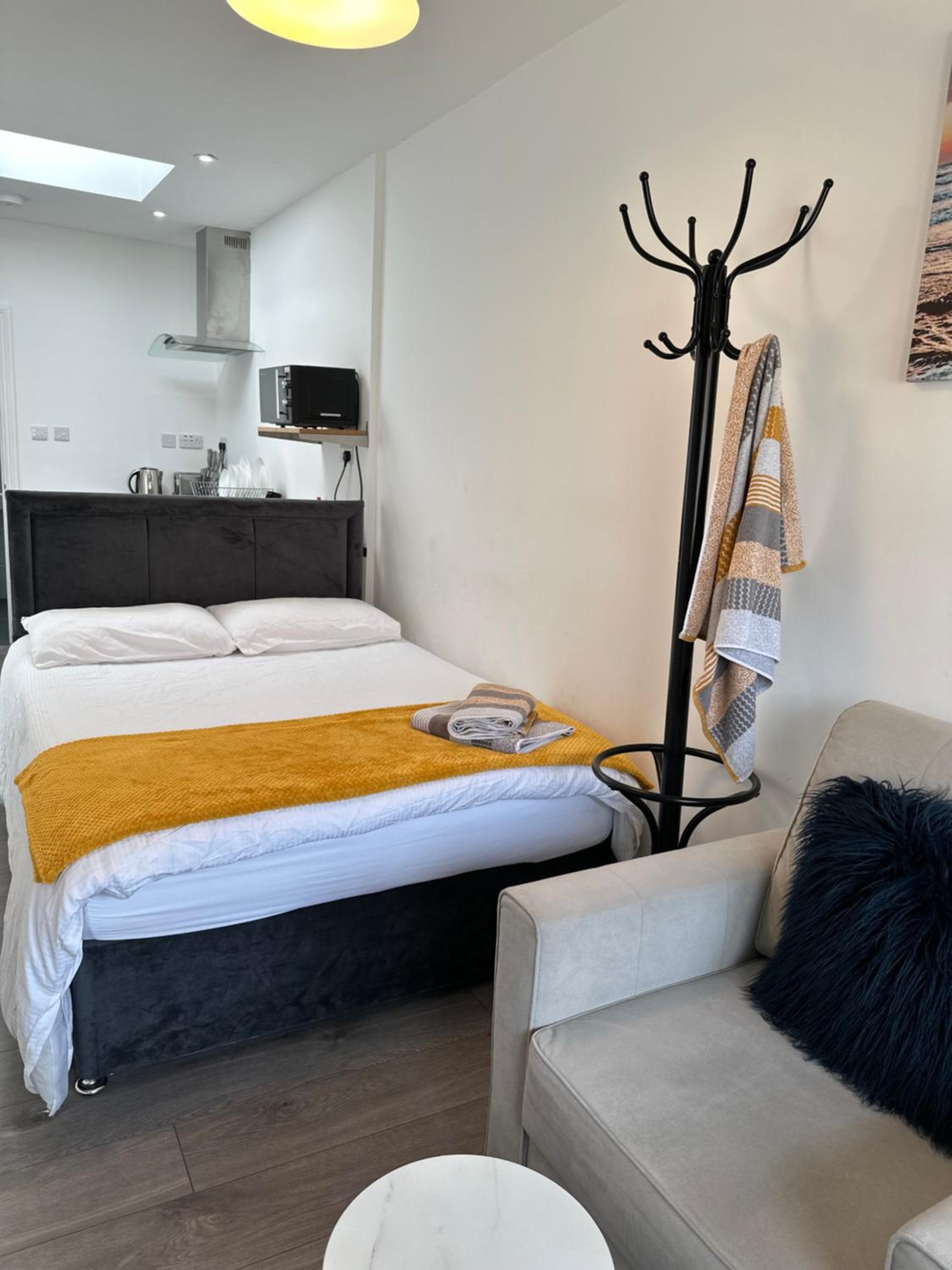 One-Bedroom Apartment photo 1