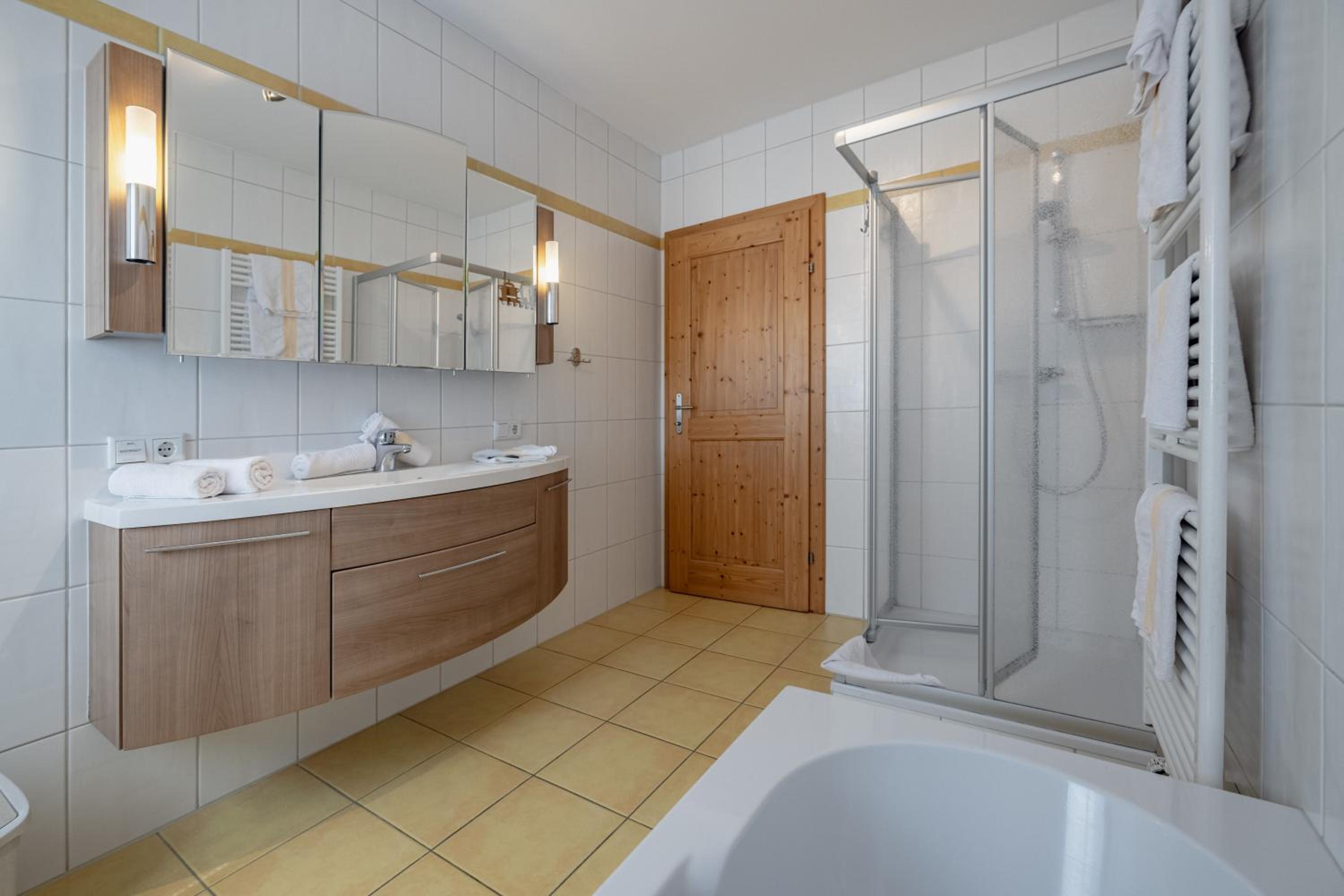 One-Bedroom Apartment (2 - 4 Adults) - Photo 4