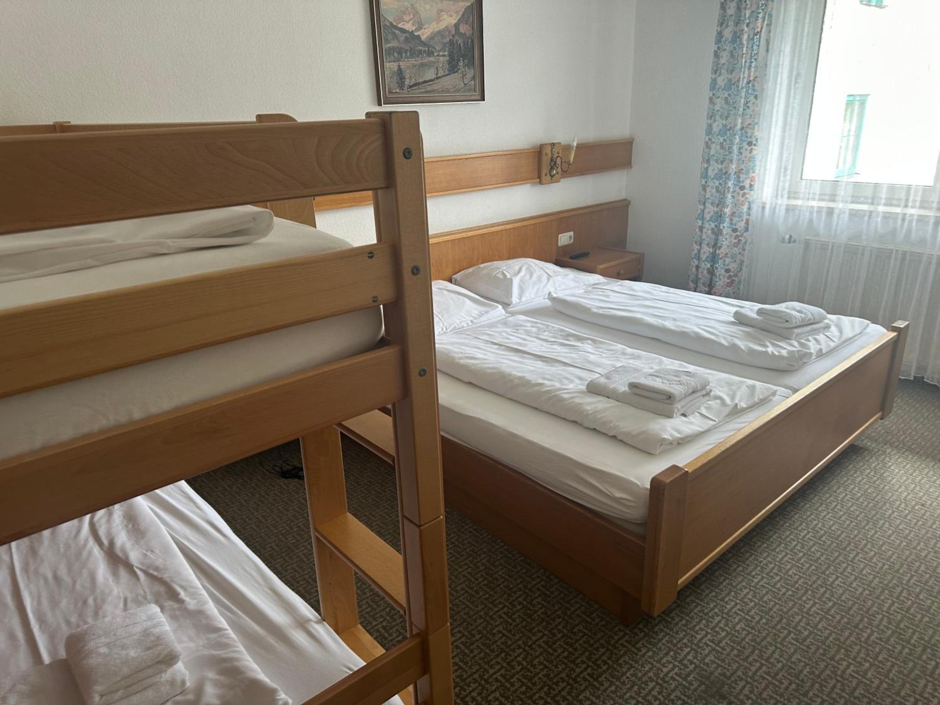 Economy Quadruple Room - Photo 1