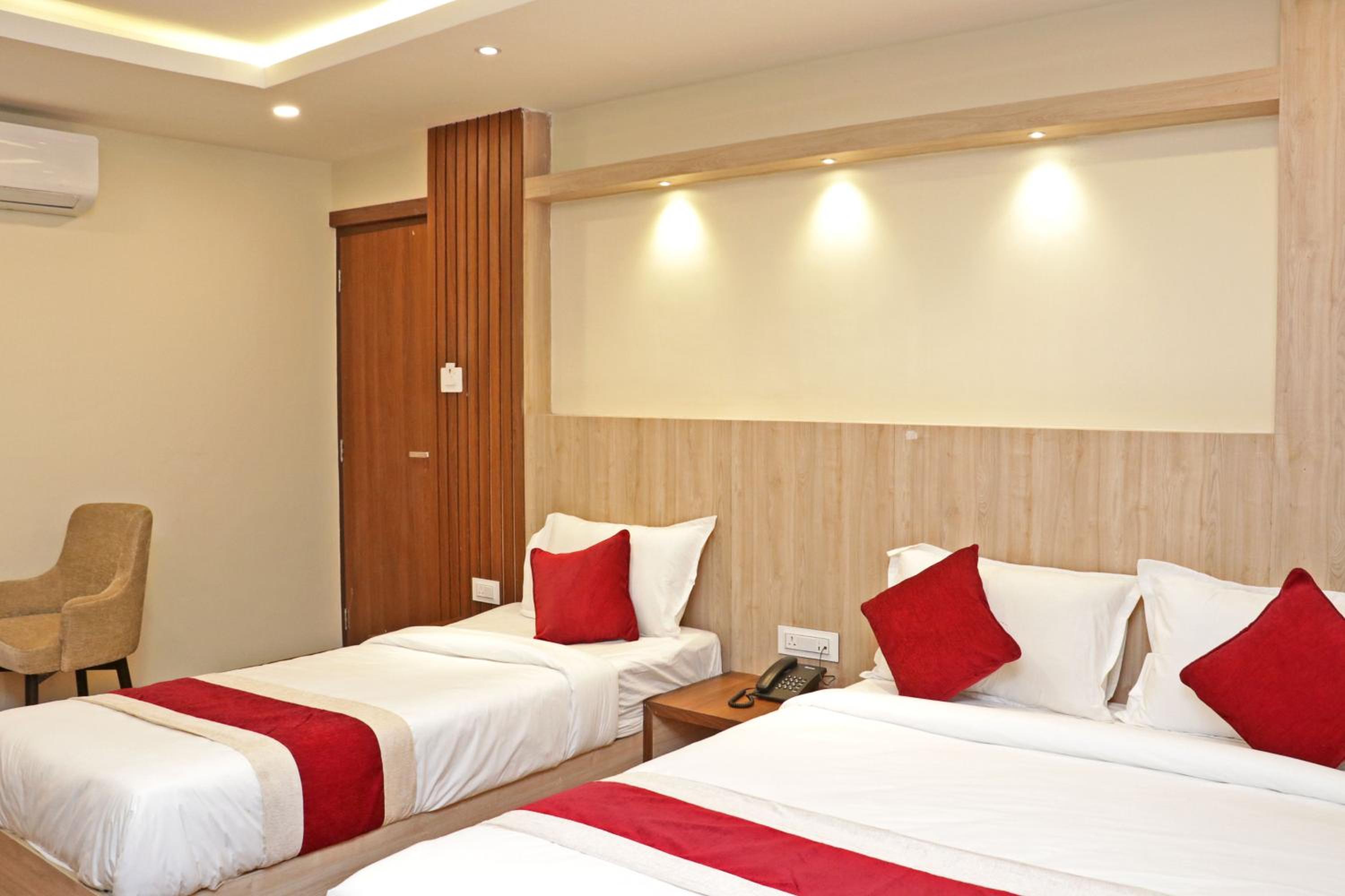 Deluxe Double Room - Photo 17