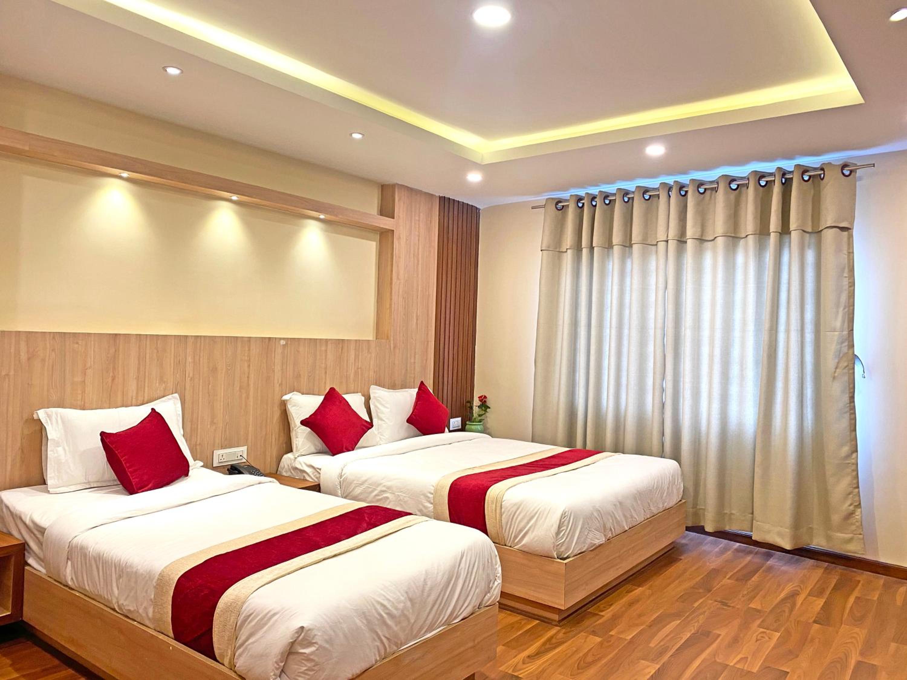 Deluxe Double Room - Photo 11