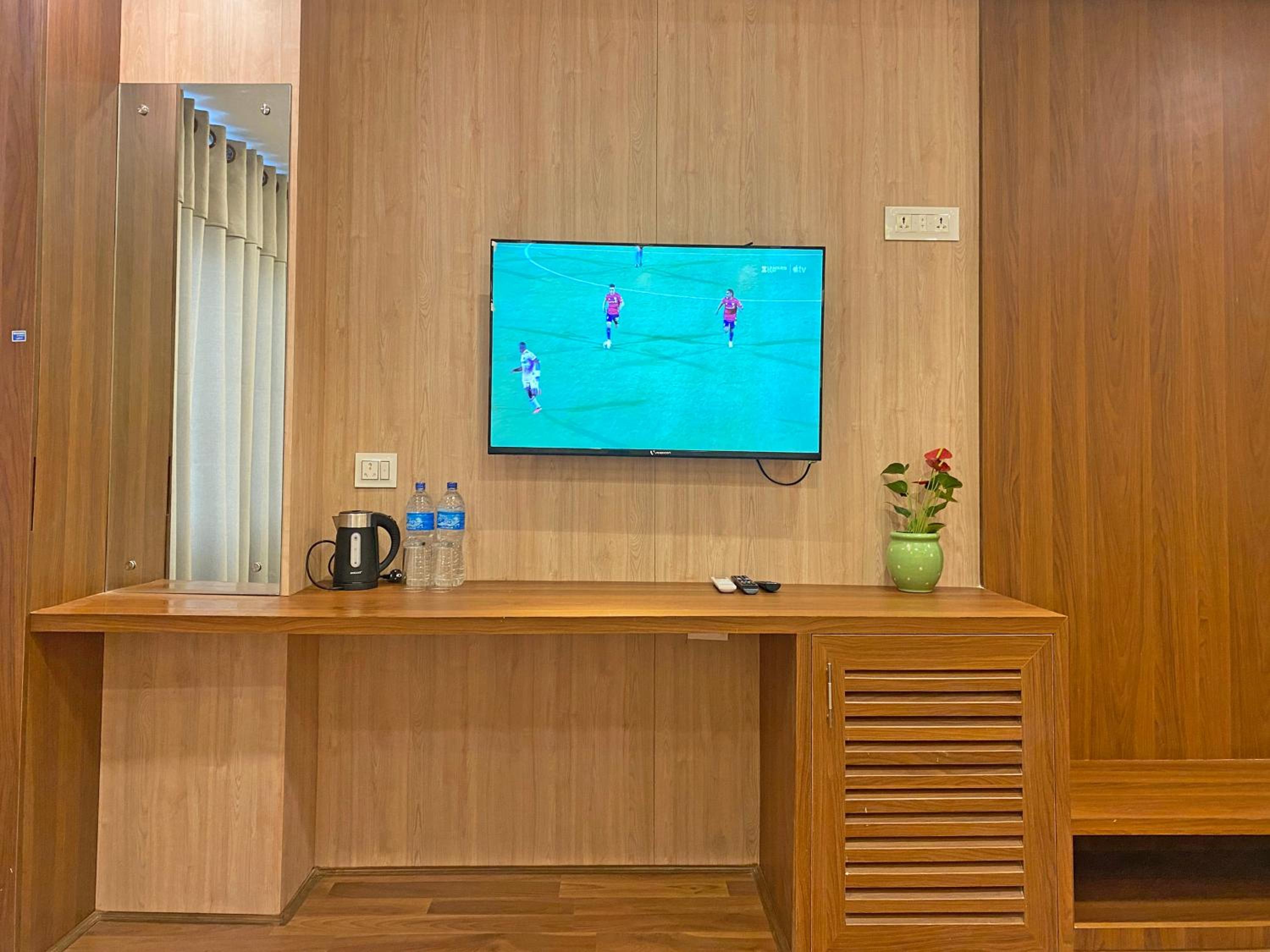 Deluxe Single Room - Photo 16