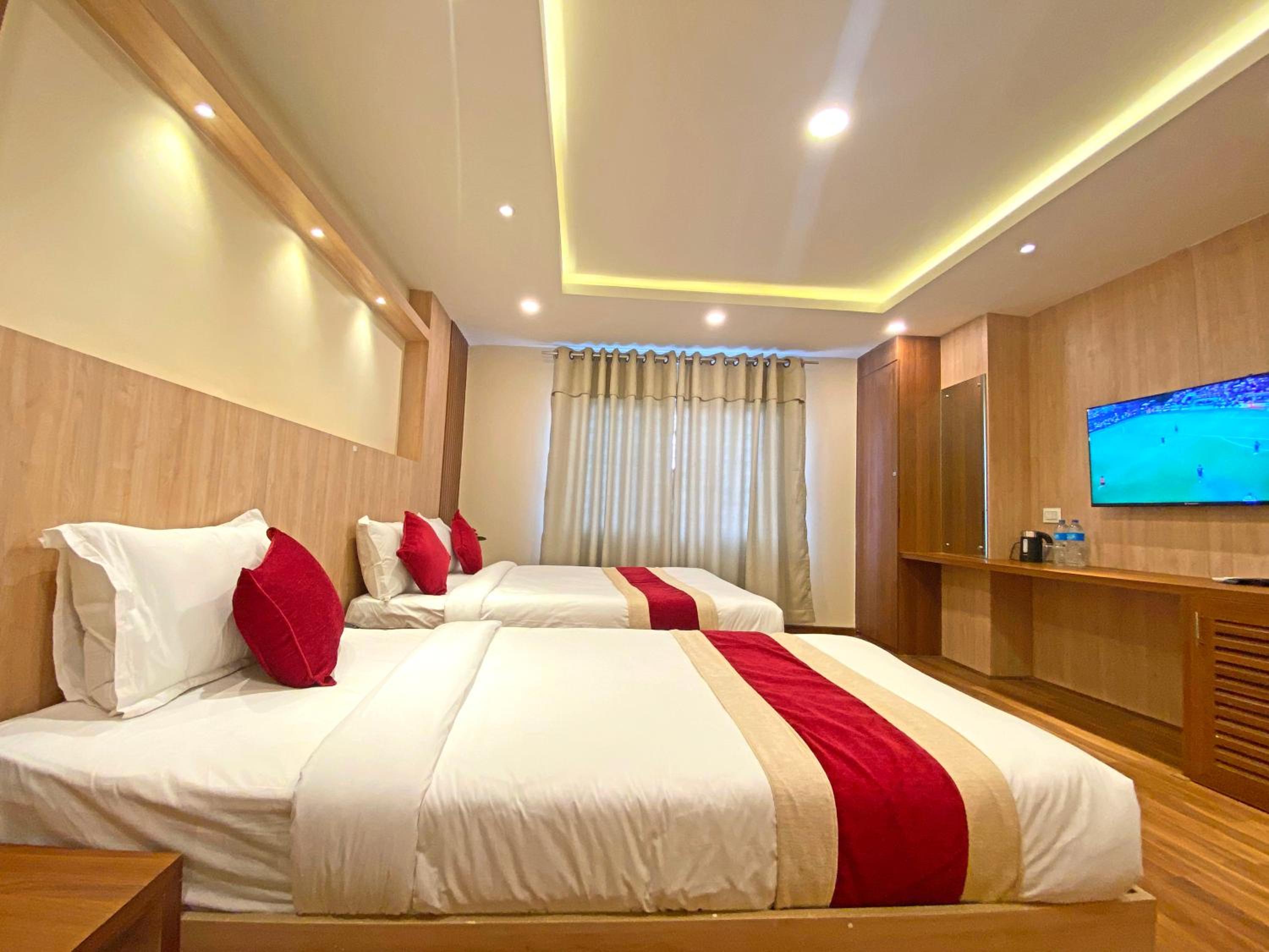 Deluxe Double Room - Photo 23