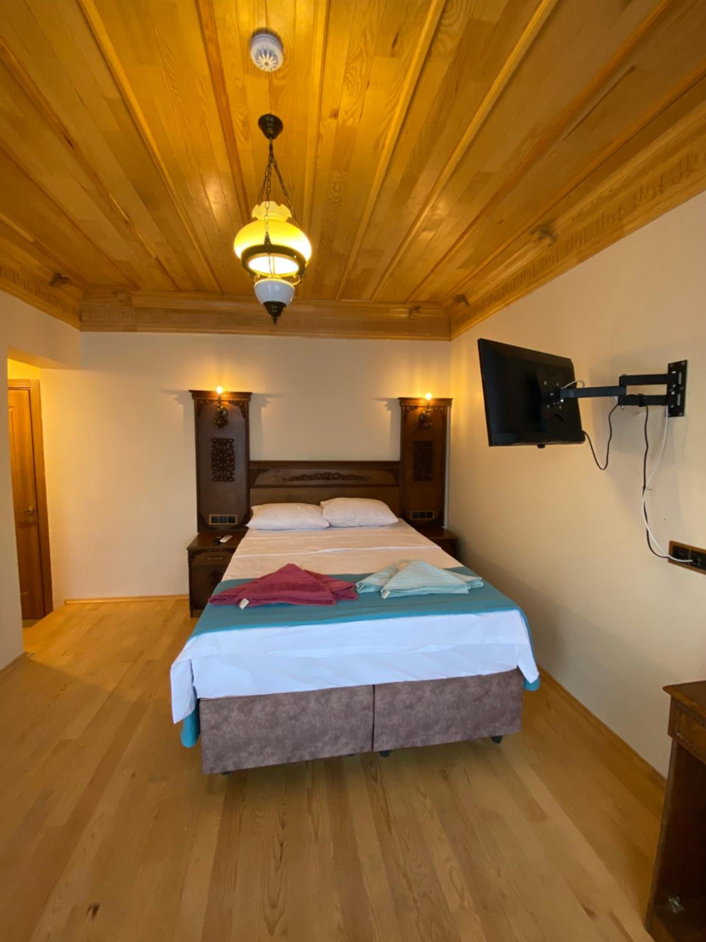 Deluxe Double Room with Balcony photo 3