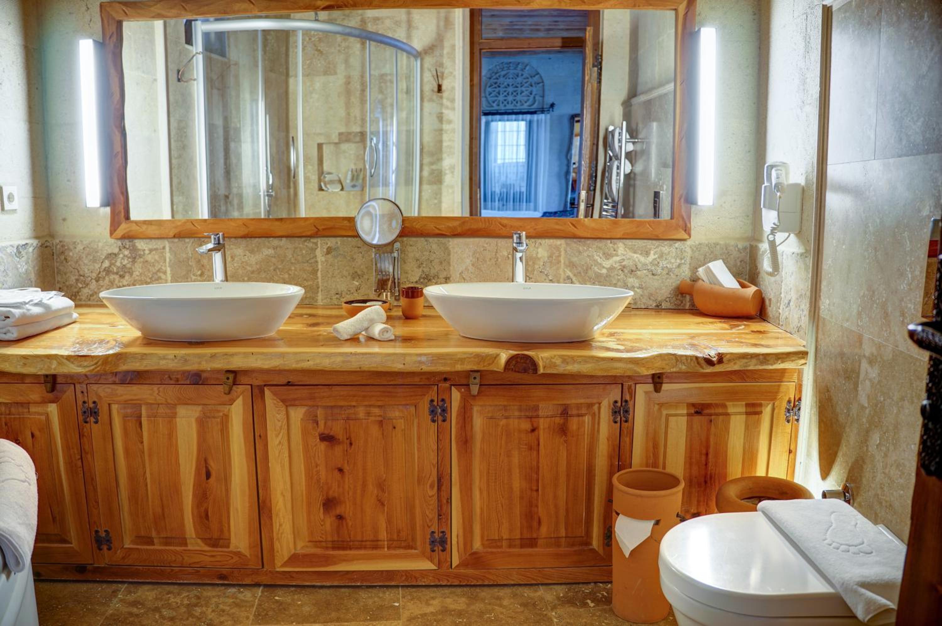 Queen Suite with Spa Bath - Photo 4