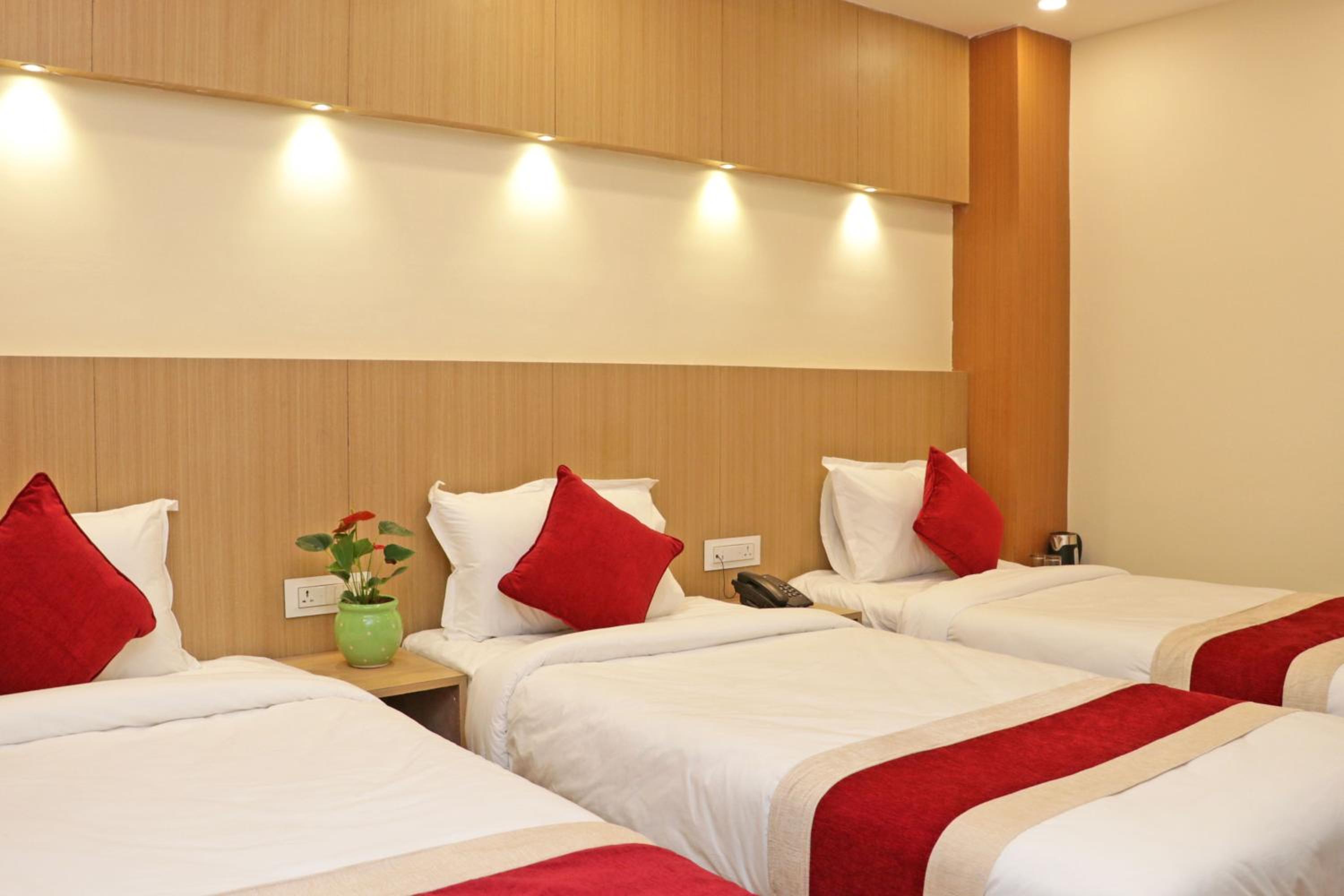 Deluxe Triple Room - Photo 9