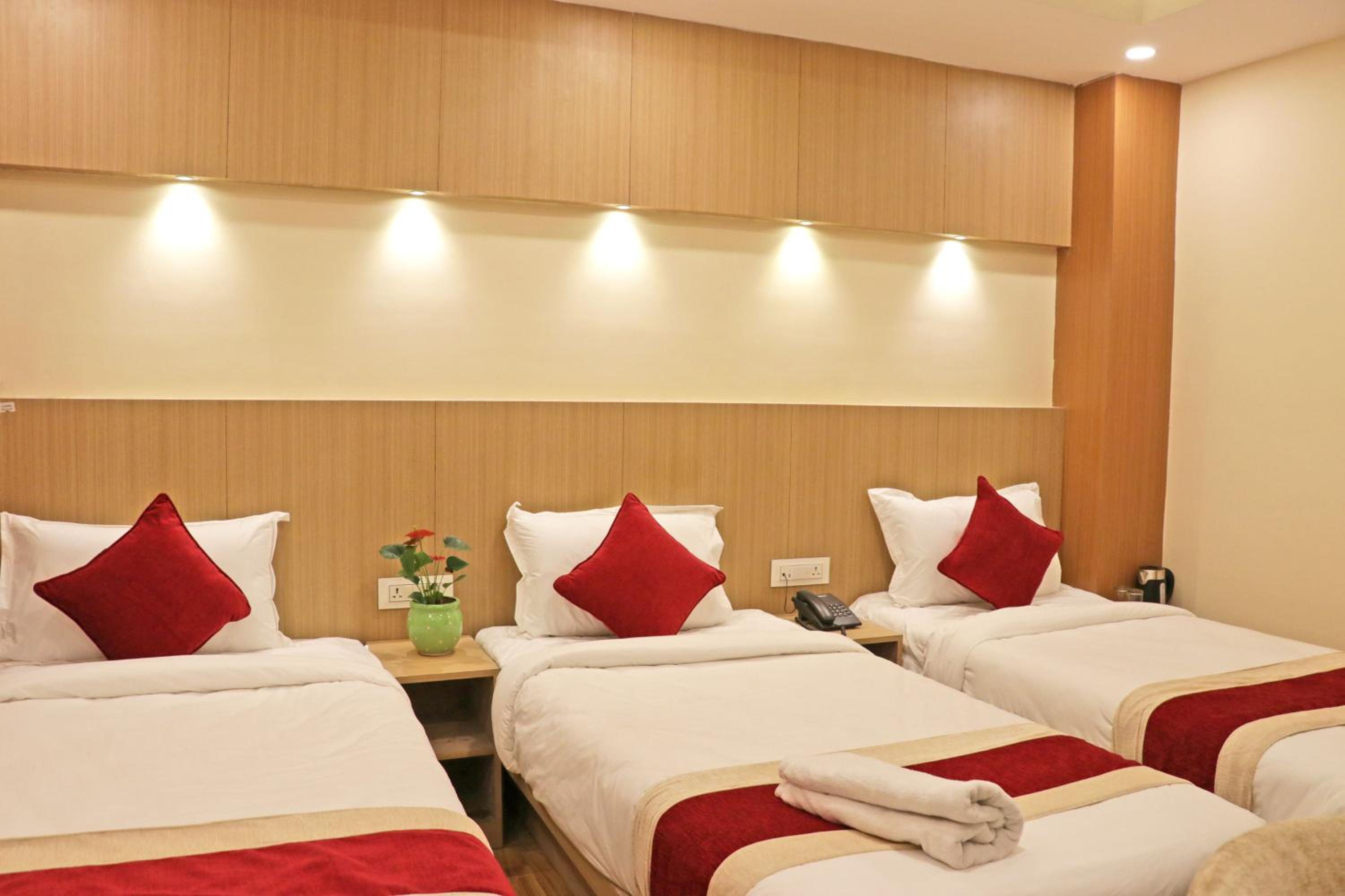 Deluxe Triple Room - Photo 11