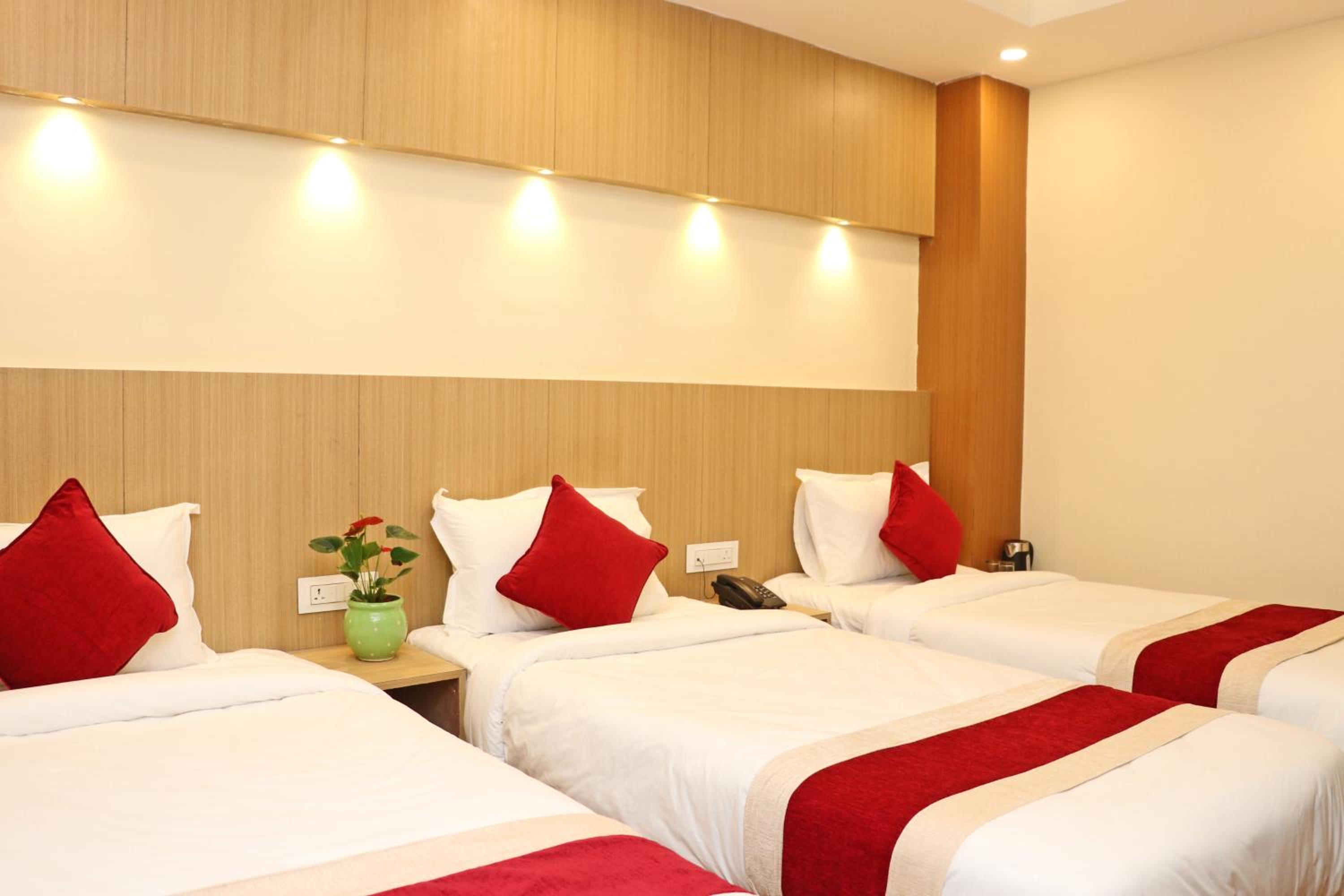 Deluxe Triple Room - Photo 12
