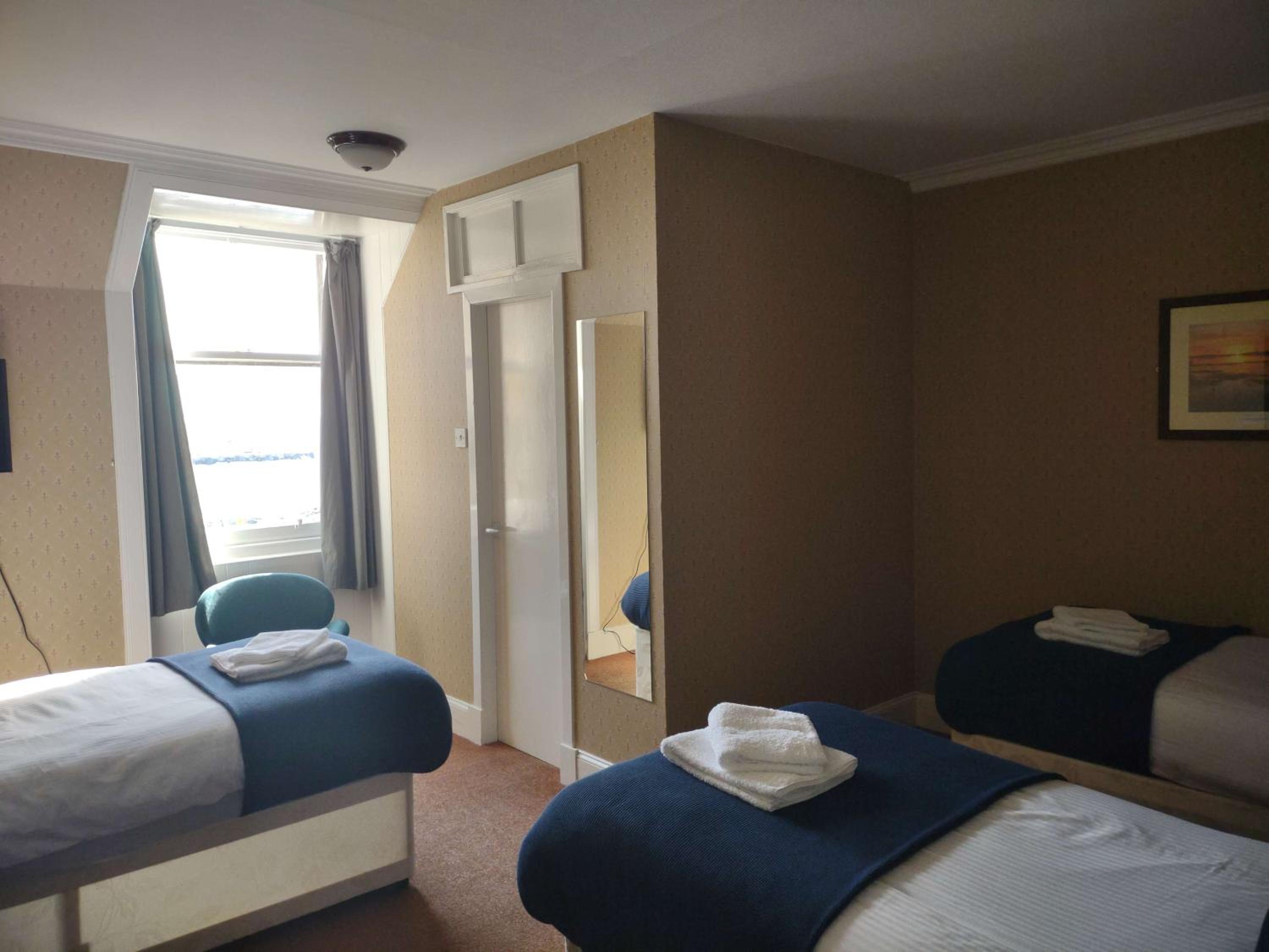 Standard Triple Room - Photo 2