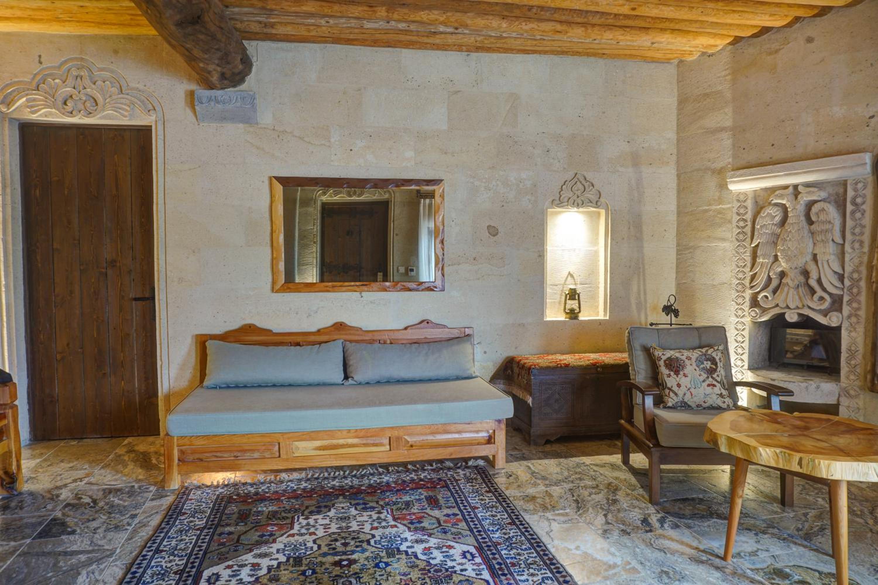 King Suite with Spa Bath - Photo 5