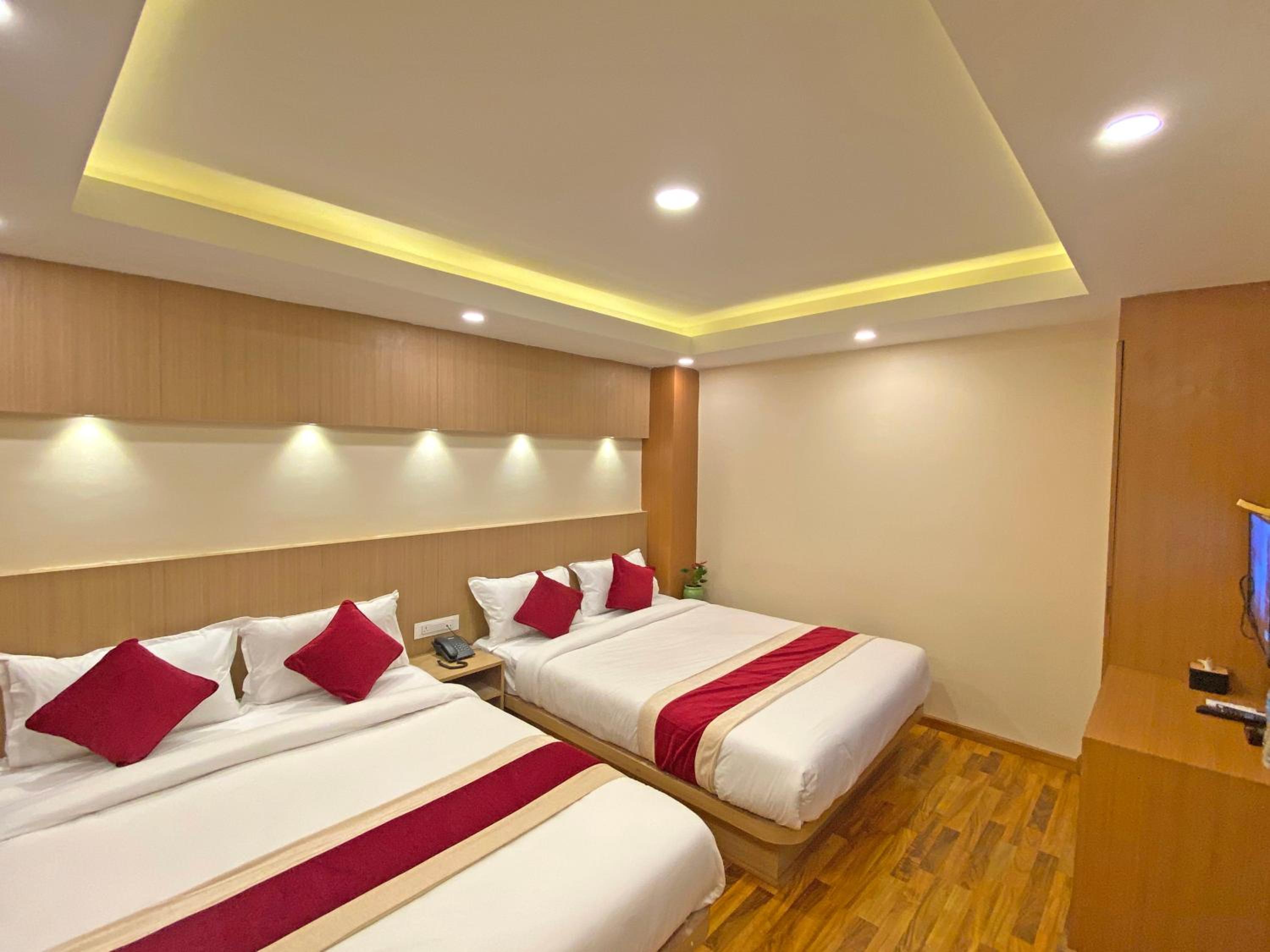 Deluxe Quadruple Room - Photo 3