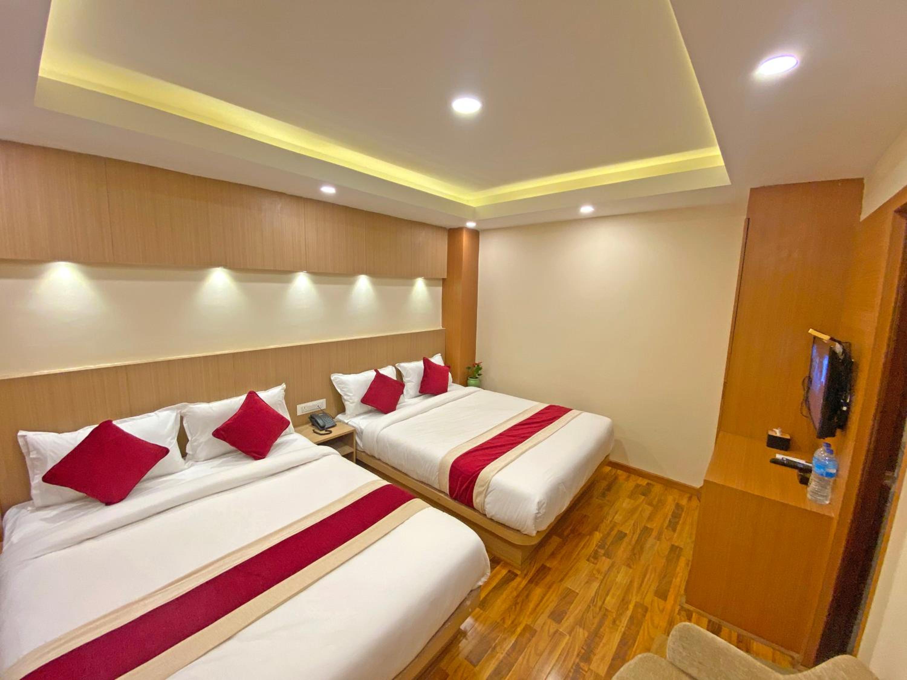 Deluxe Quadruple Room - Photo 10