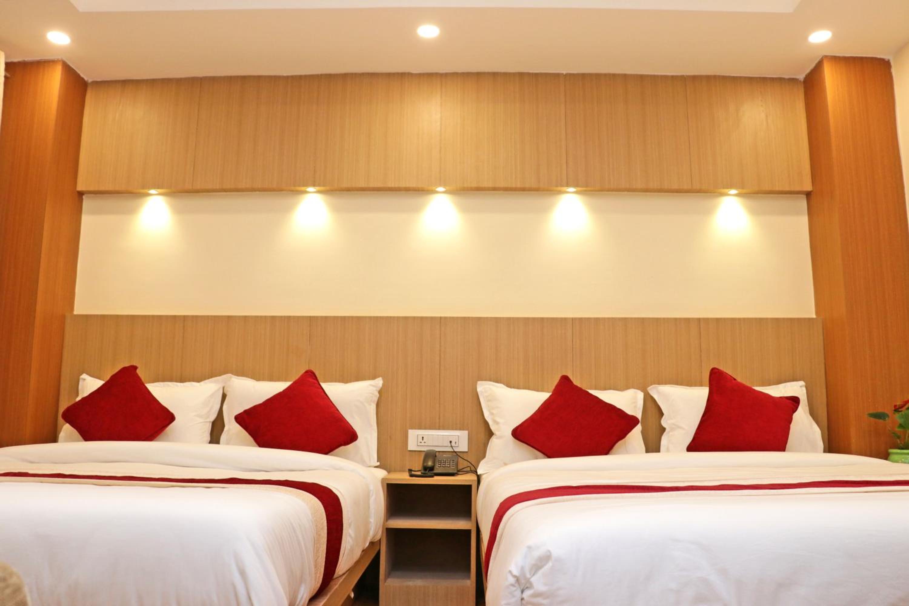 Deluxe Quadruple Room - Photo 1