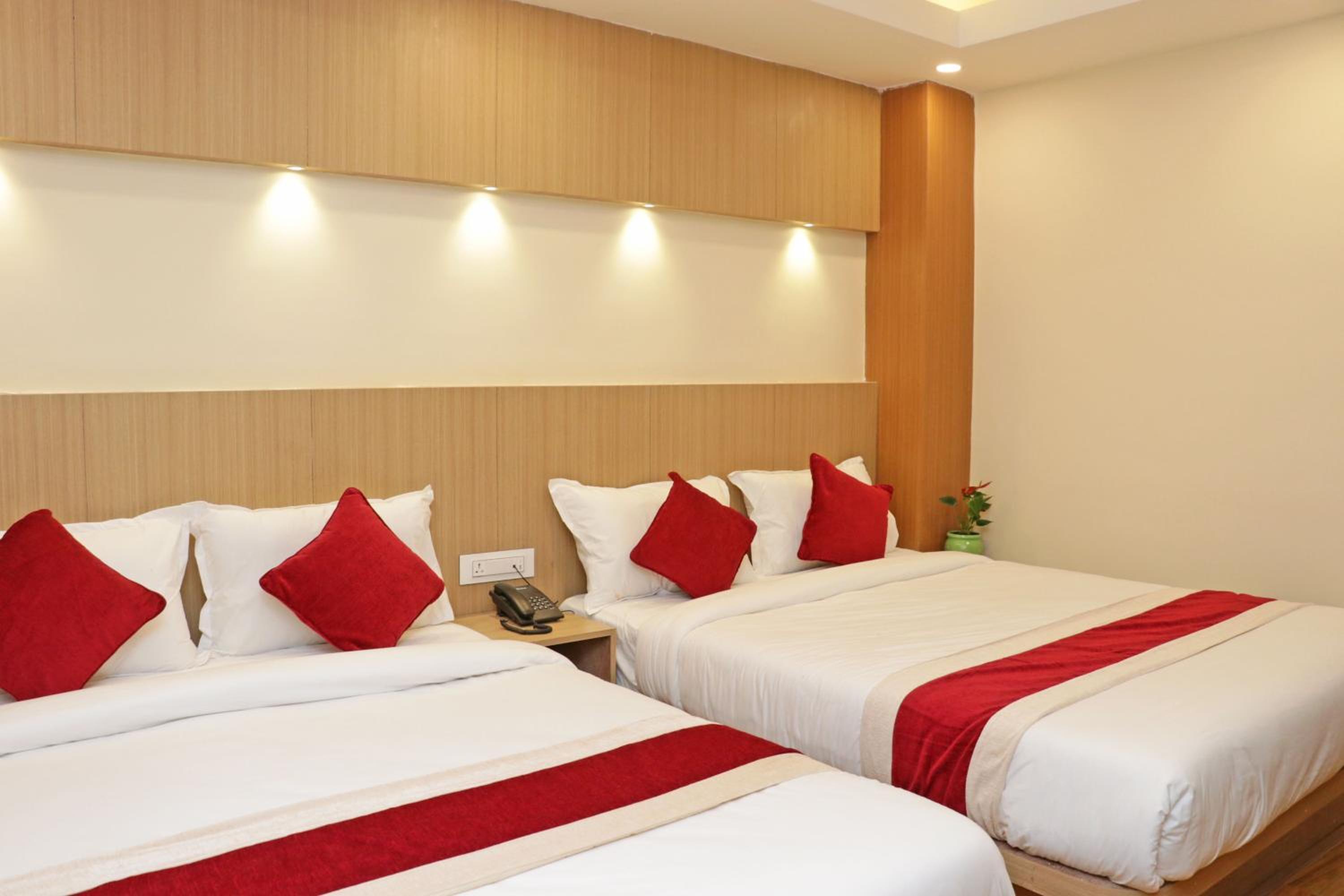 Deluxe Quadruple Room - Photo 12