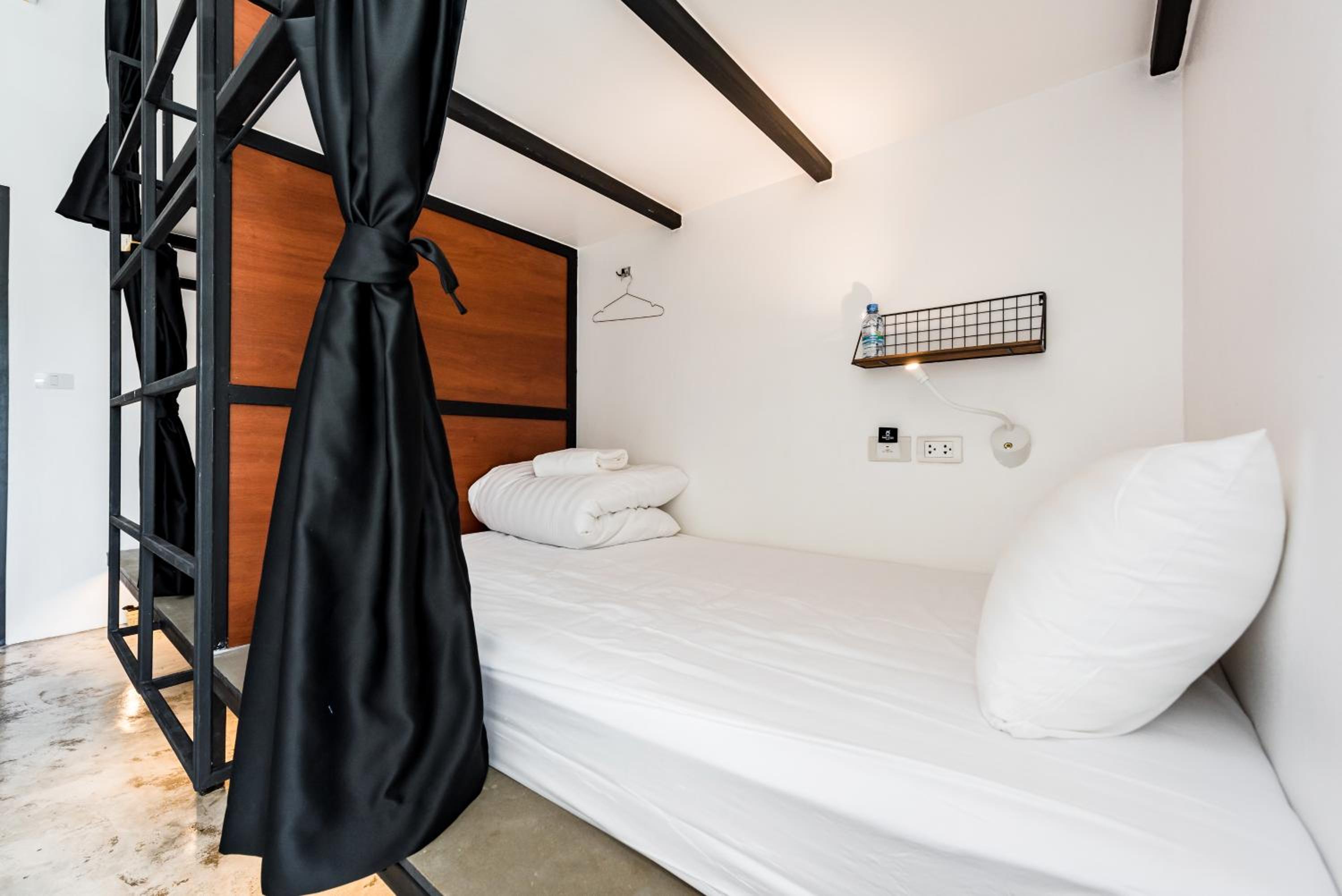 Bed in 4-Bed Female Dormitory Room photo 3