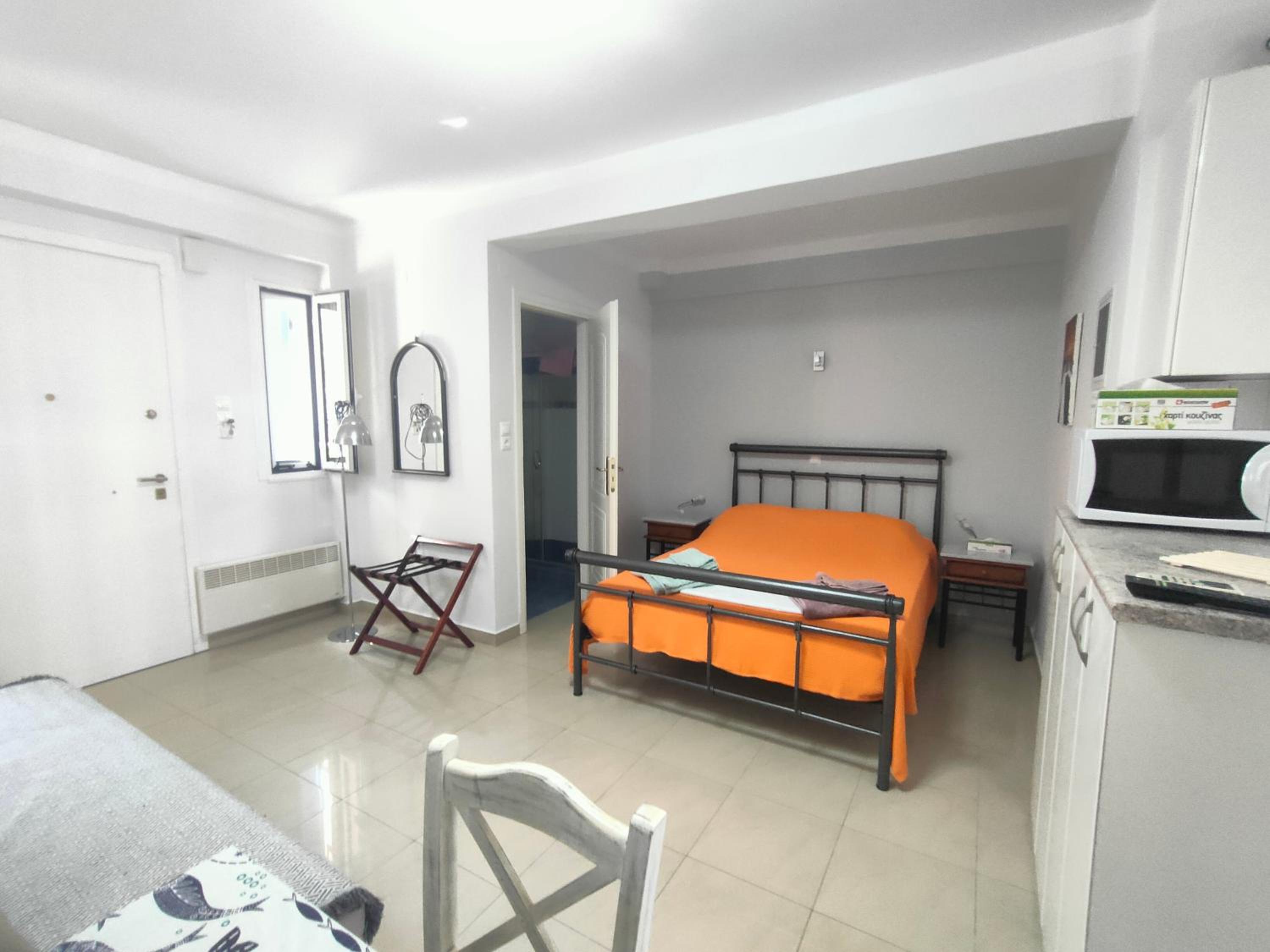 One-Bedroom Apartment photo 1