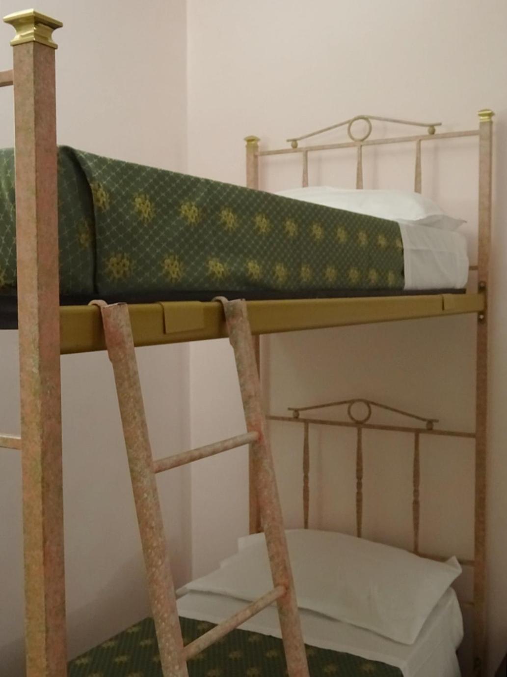 Quadruple Room With Private Bathroom photo 2